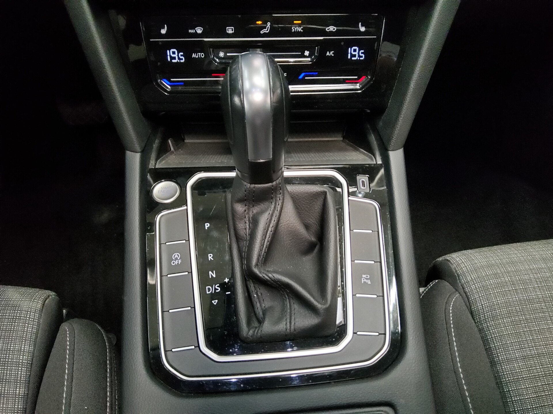 Volkswagen Passat Var. 2.0 TDI R-Line Navi LED Pano ACC 6