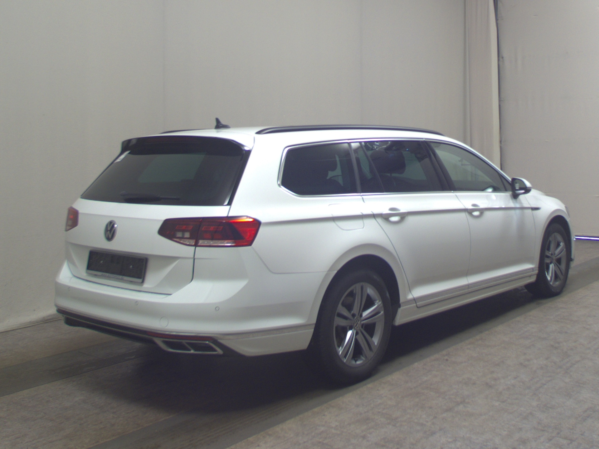 Volkswagen Passat Var. 2.0 TDI R-Line Navi LED Pano ACC 4