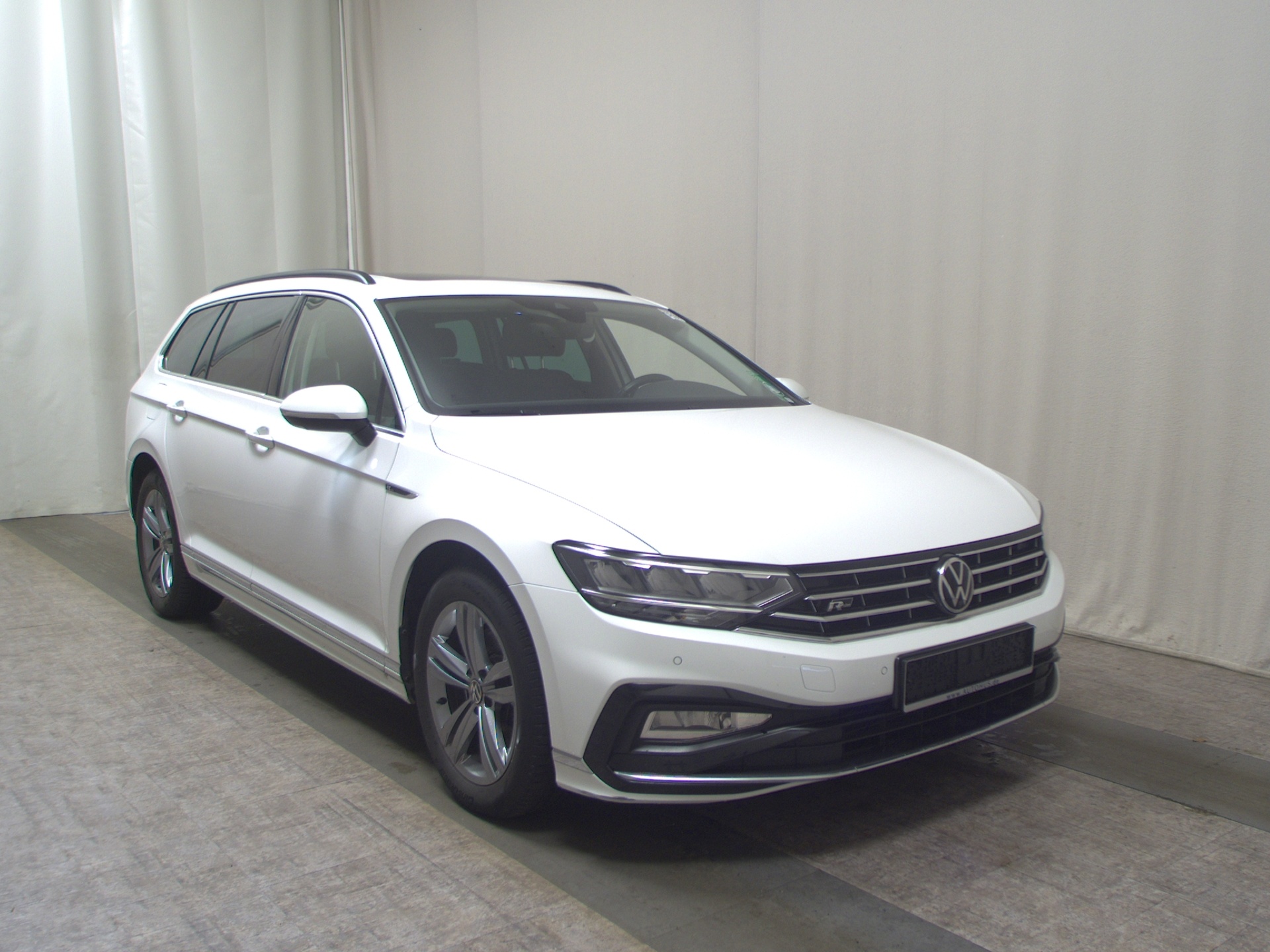 Volkswagen Passat Var. 2.0 TDI R-Line Navi LED Pano ACC 3