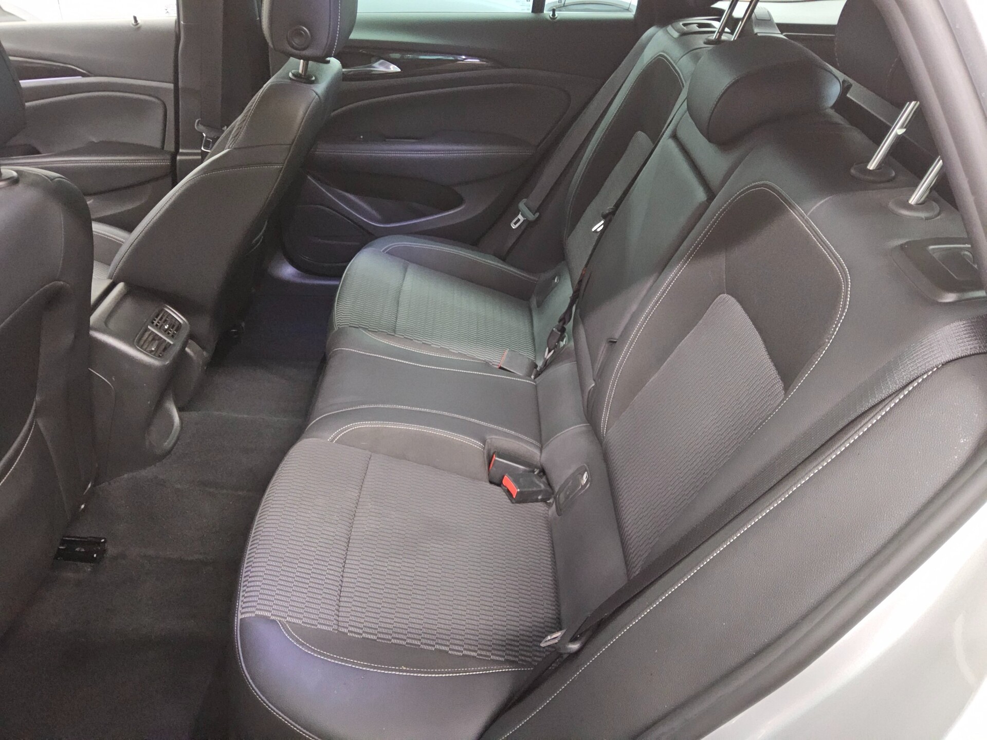 Opel Insignia ST 2.0 CDTI Elegance Navi LED AHK 13