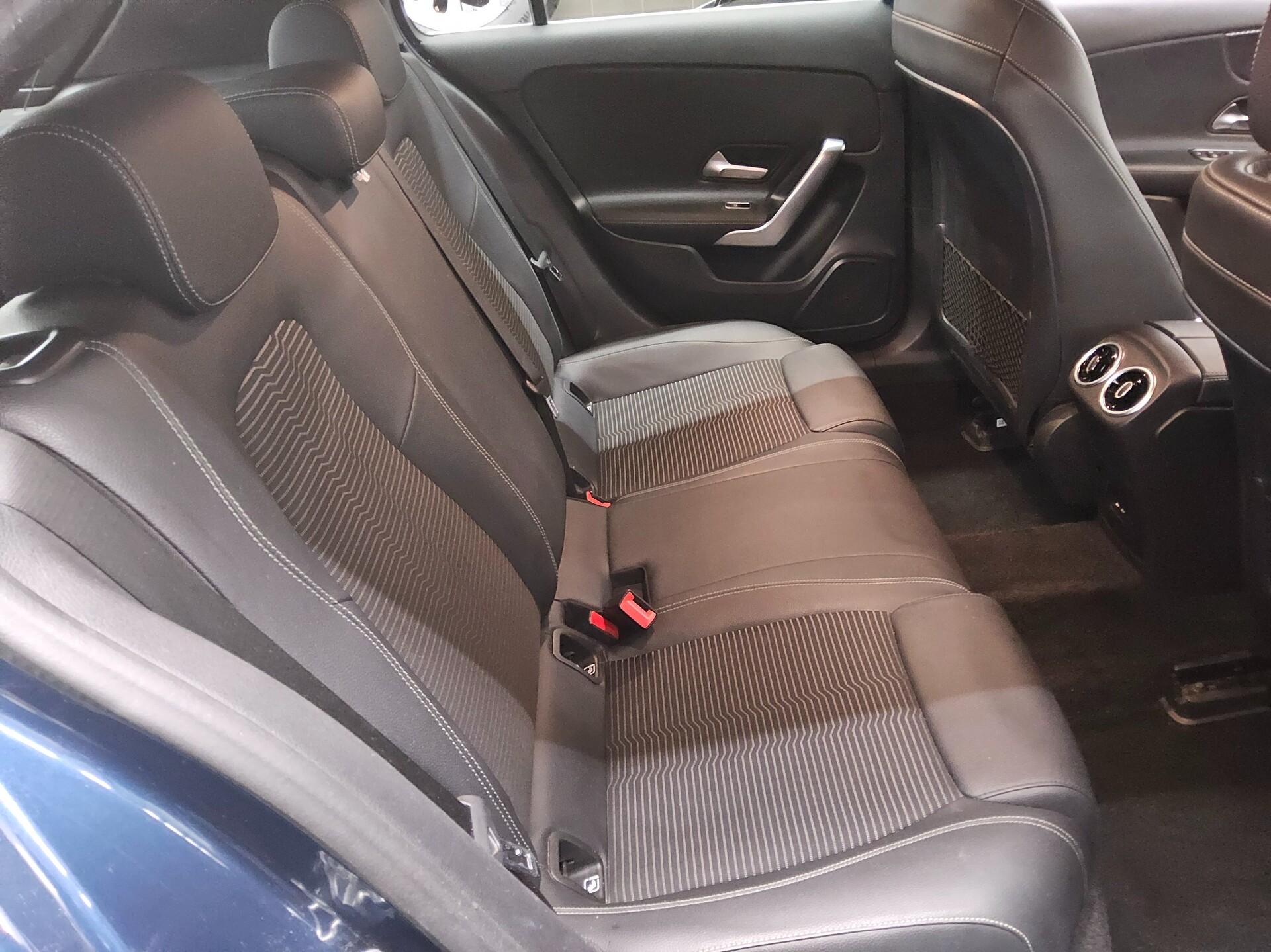 Mercedes-Benz A 200 d Progressive T-Leder AHK Navi LED RFK 13