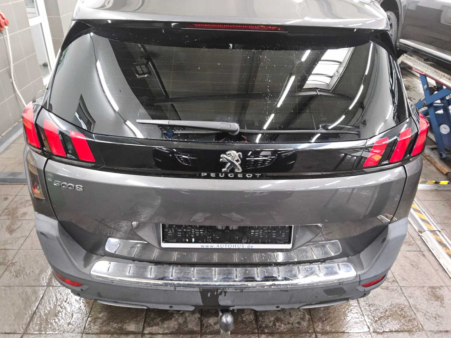 Peugeot 5008 1.5 BlueHDi 130 Allure 7-Sitzer AHK LED 12