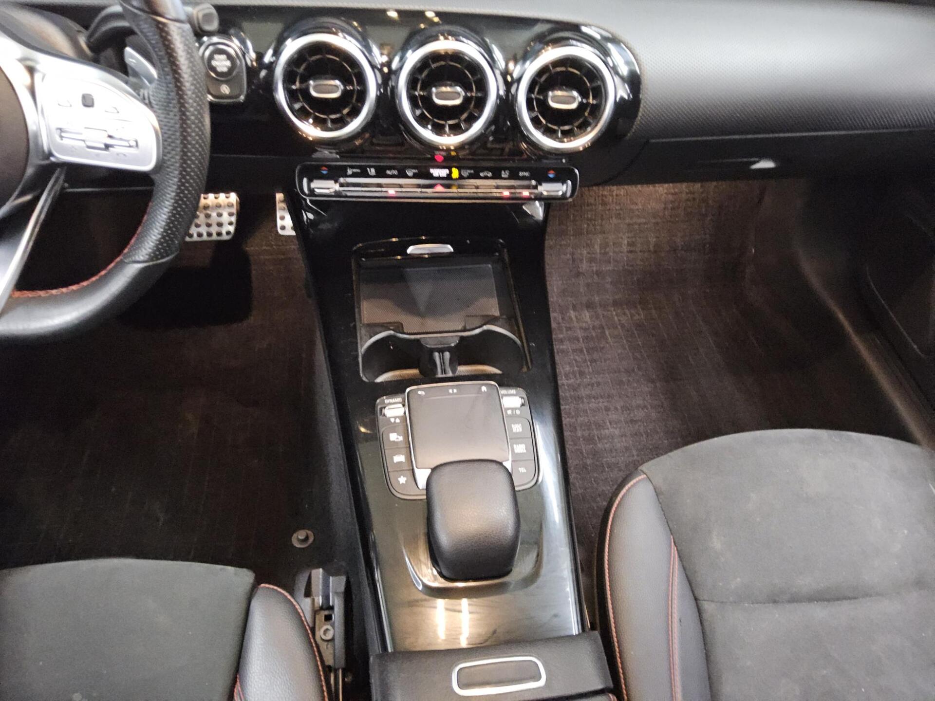 Mercedes-Benz A 220 d AMG-Line Navi LED Distronic+ Keyless 6