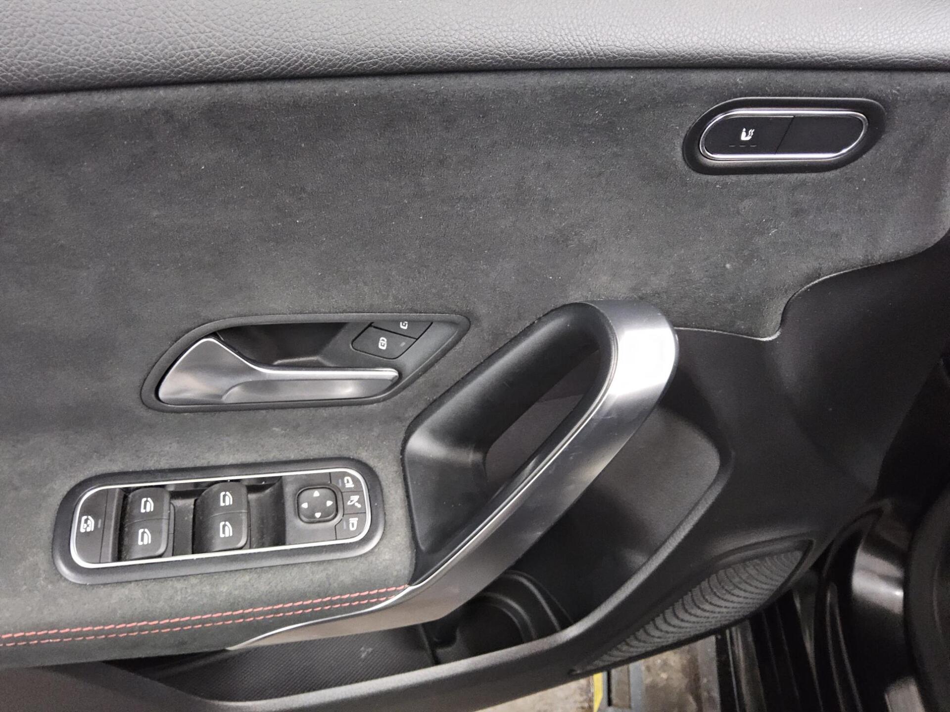 Mercedes-Benz A 220 d AMG-Line Navi LED Distronic+ Keyless 10