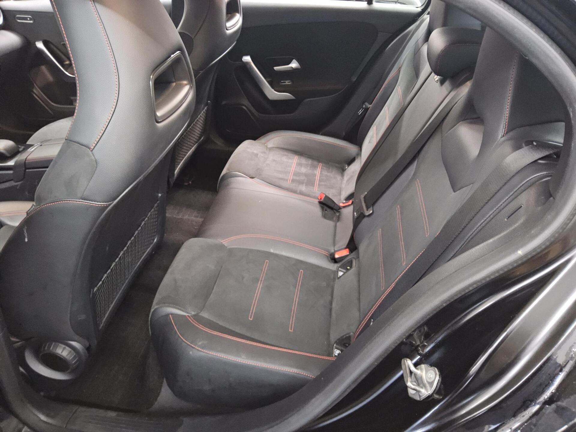 Mercedes-Benz A 220 d AMG-Line Navi LED Distronic+ Keyless 13