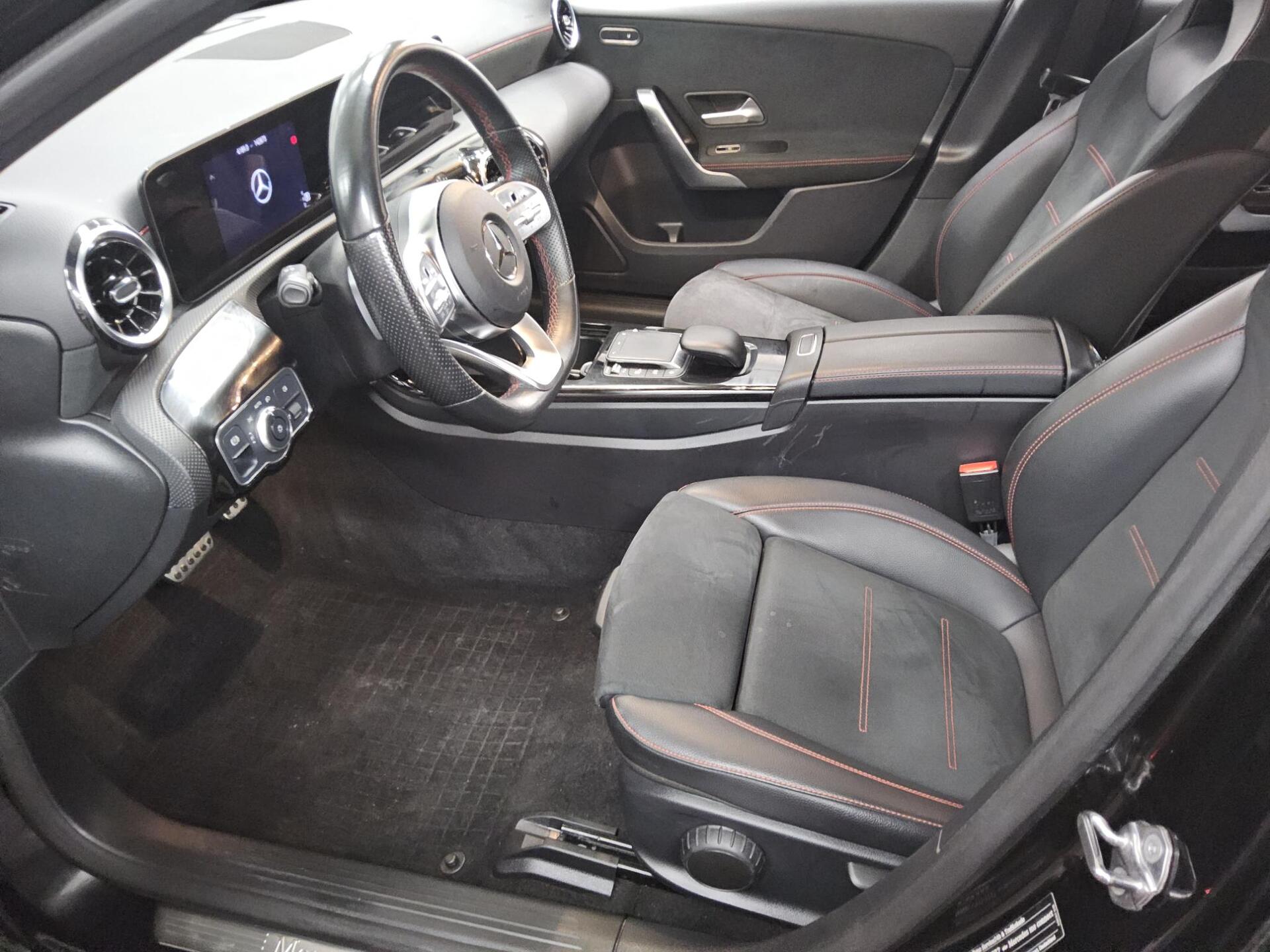 Mercedes-Benz A 220 d AMG-Line Navi LED Distronic+ Keyless 9