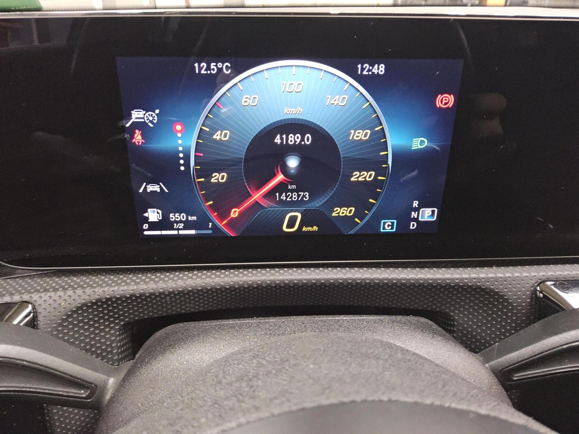 Mercedes-Benz A 220 d AMG-Line Navi LED Distronic+ Keyless 8