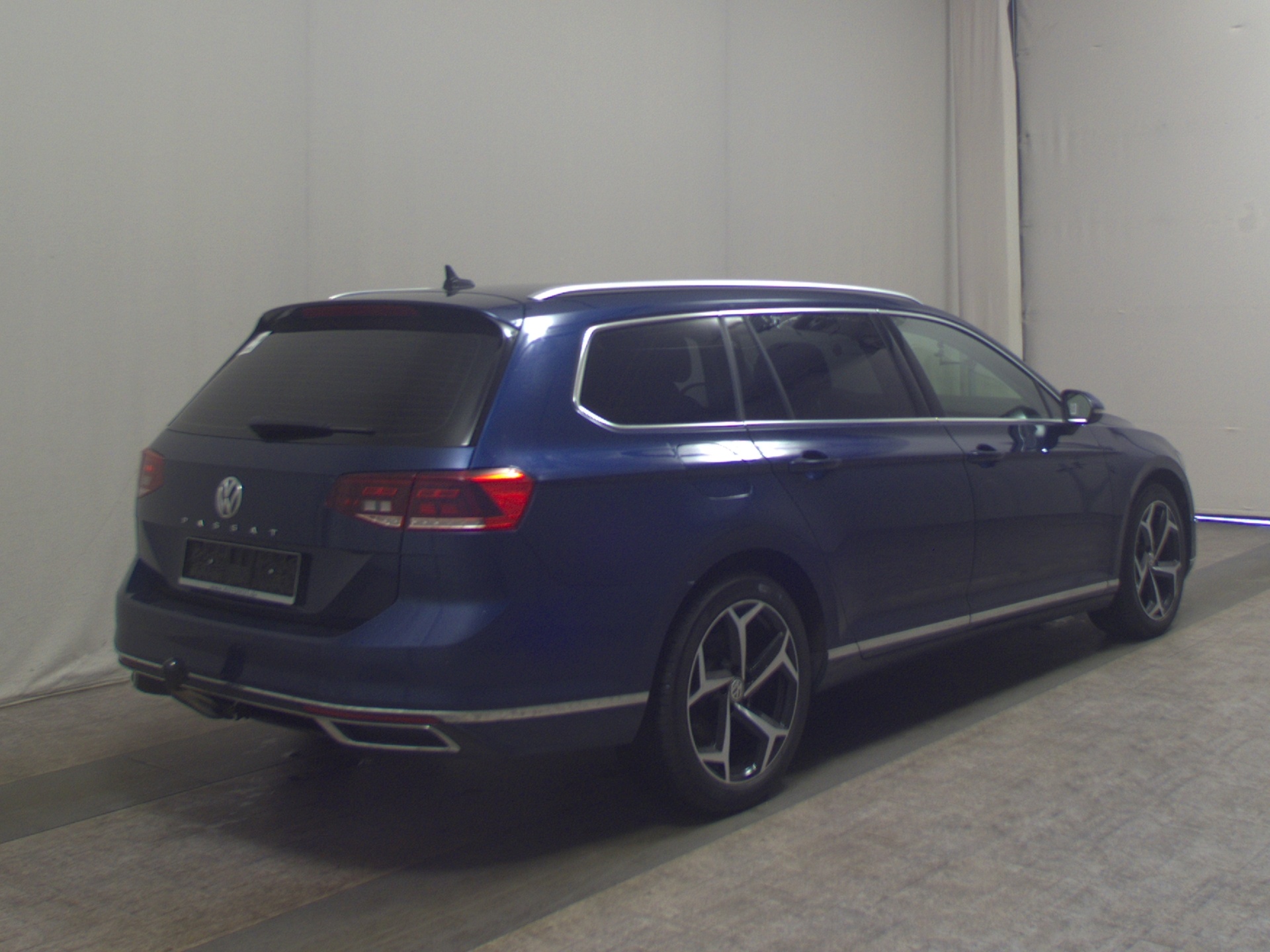 Volkswagen Passat Var. 2.0 TDI Elegance Navi LED AHK RfK 4