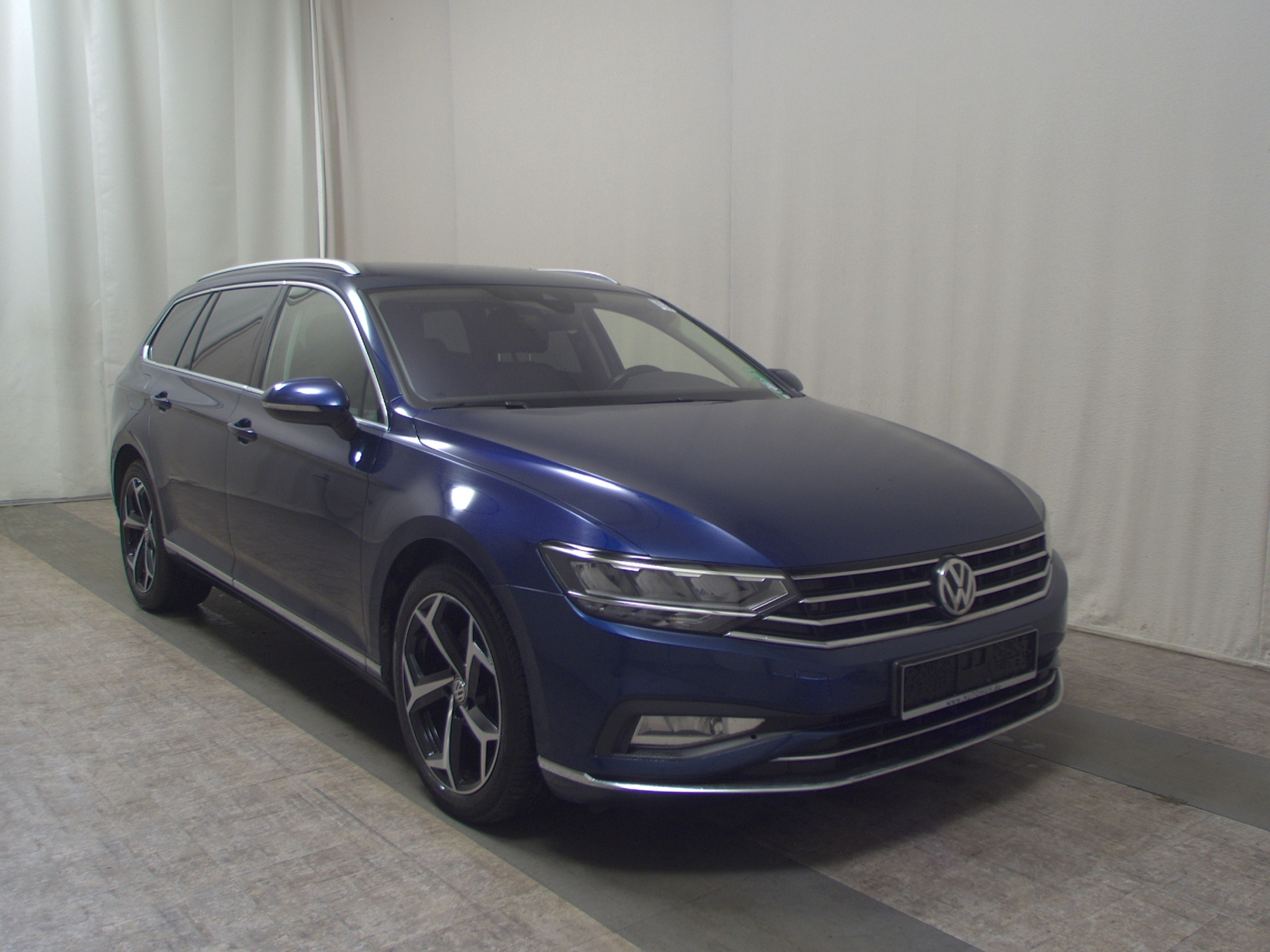 Volkswagen Passat Var. 2.0 TDI Elegance Navi LED AHK RfK 3