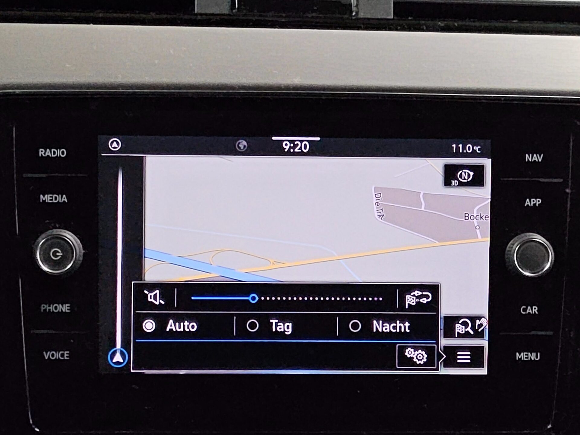 Volkswagen Passat Var. 2.0 TDI Elegance Navi LED AHK RfK 7