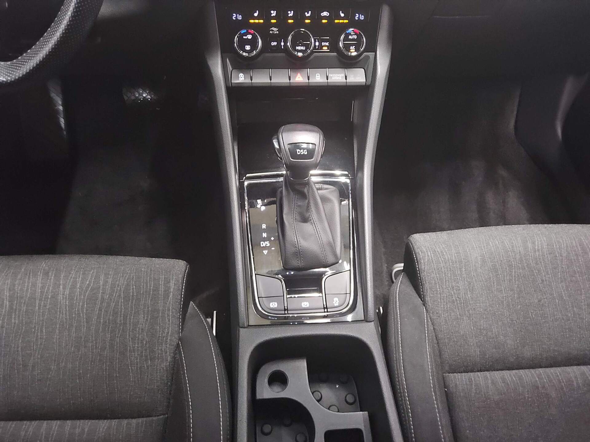 Skoda Karoq 2.0 TDI Style Navi AHK LED ACC 6