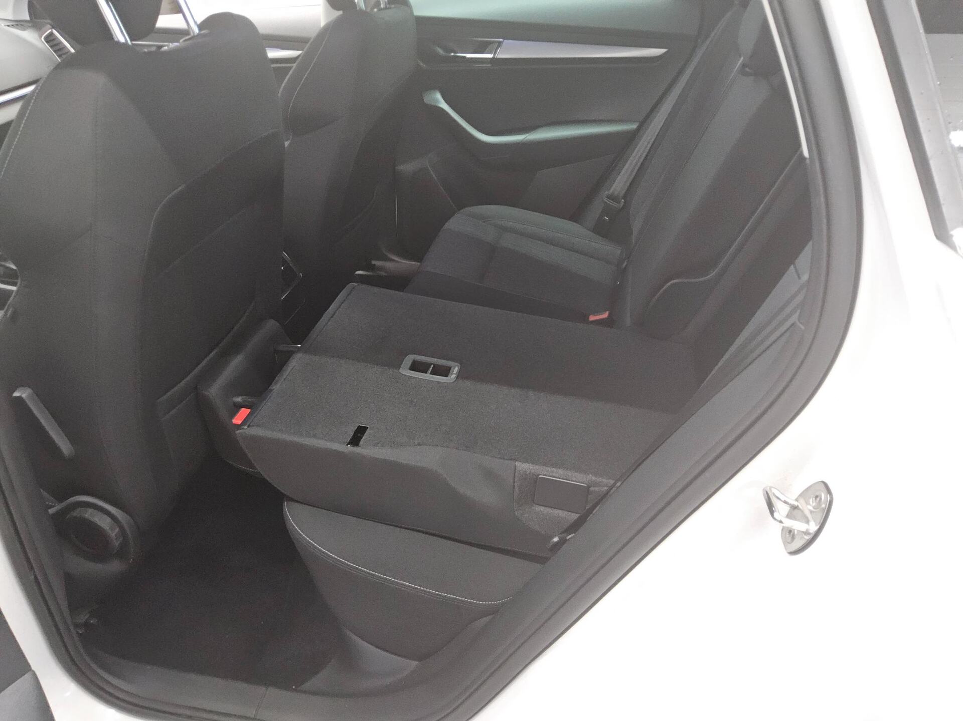 Skoda Karoq 2.0 TDI Style Navi AHK LED ACC 13