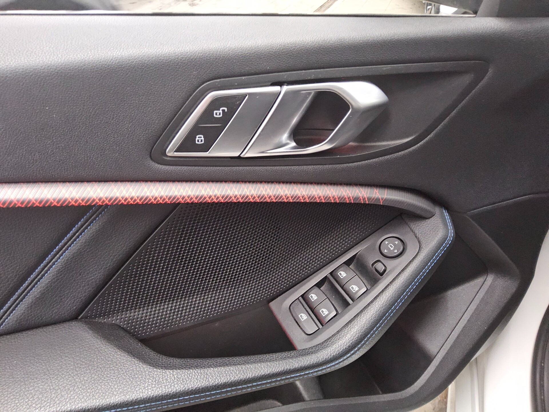 BMW 120dA M-Sport T-Leder Navi LED LC-Pro PDC Shz 10