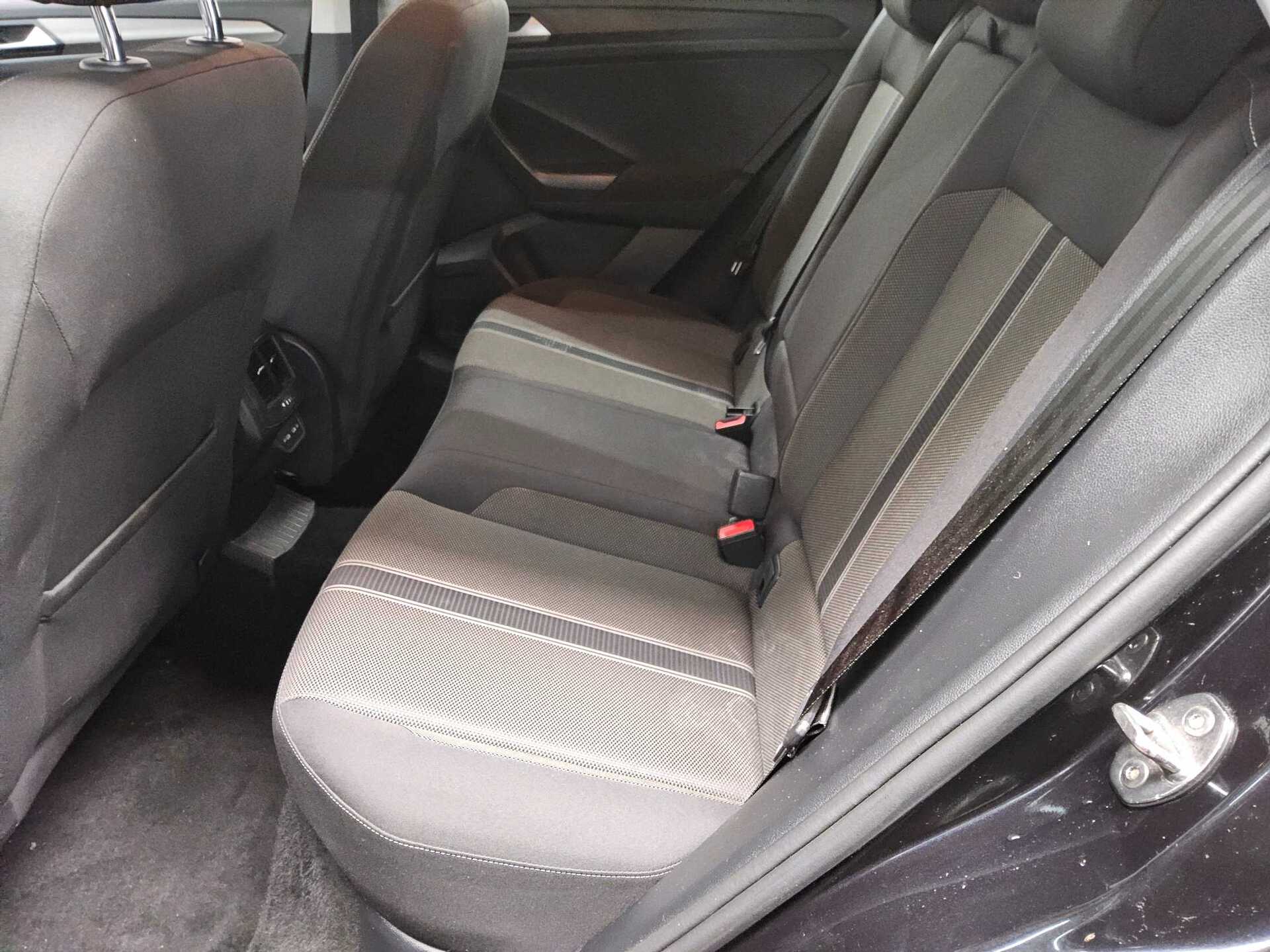 Volkswagen T-Roc 1.5 TSI Style Navi RfK SHZ AHK 13