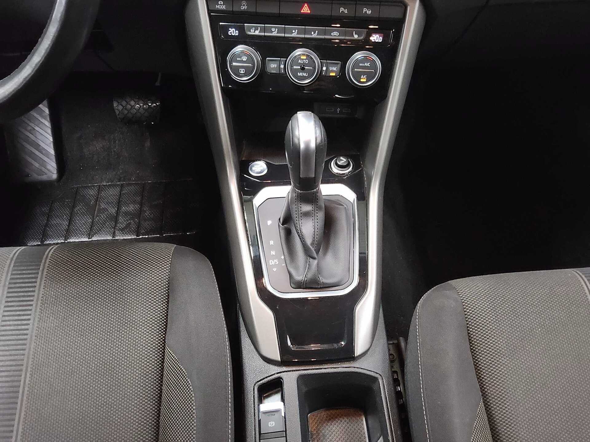 Volkswagen T-Roc 1.5 TSI Style Navi RfK SHZ AHK 6