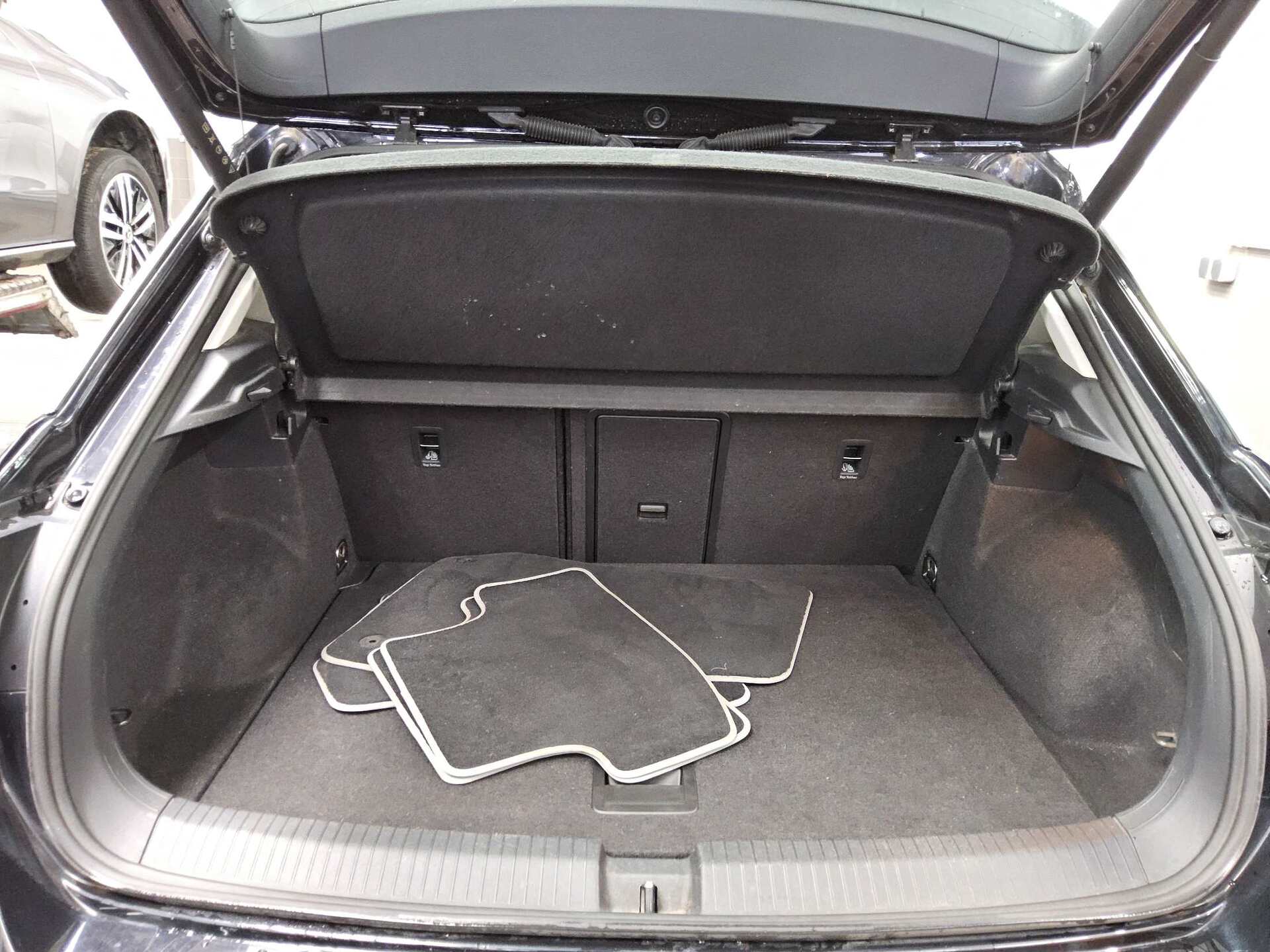 Volkswagen T-Roc 1.5 TSI Style Navi RfK SHZ AHK 11