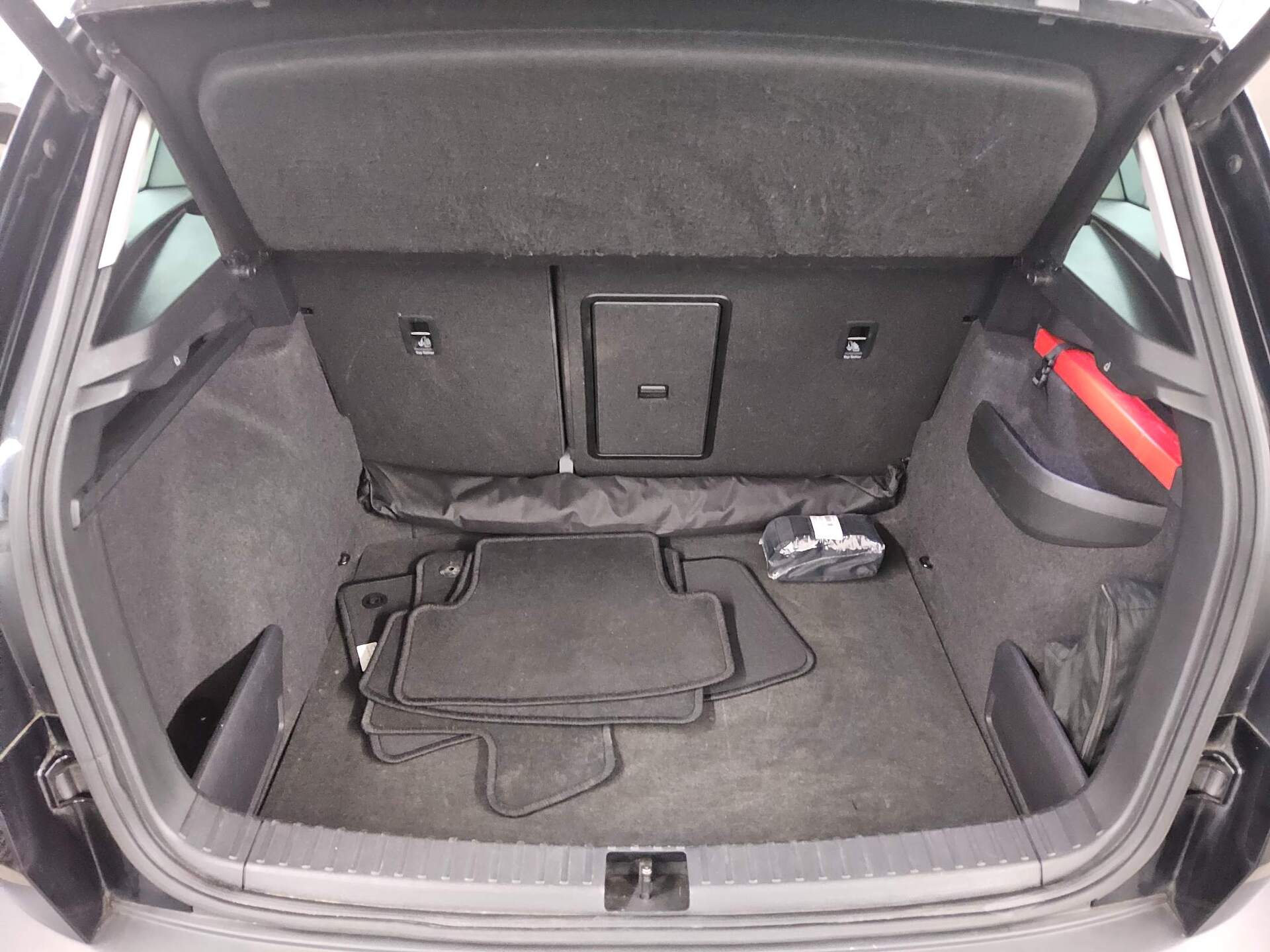 Skoda Karoq 2.0 TDI 4x4 Scout Navi LED Pano DCC AHK 13