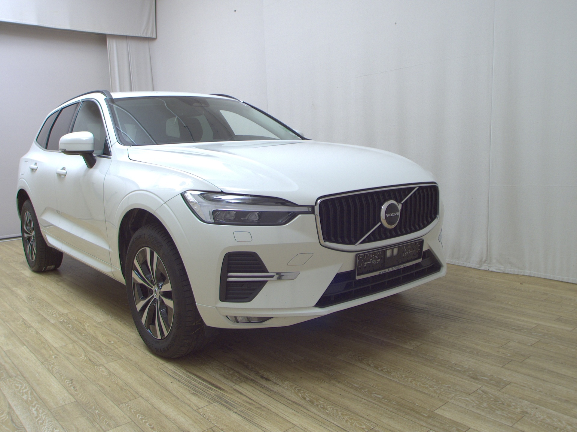 Volvo XC60 B4 D Momentum Pro Navi LED Shz AHK PDC 3