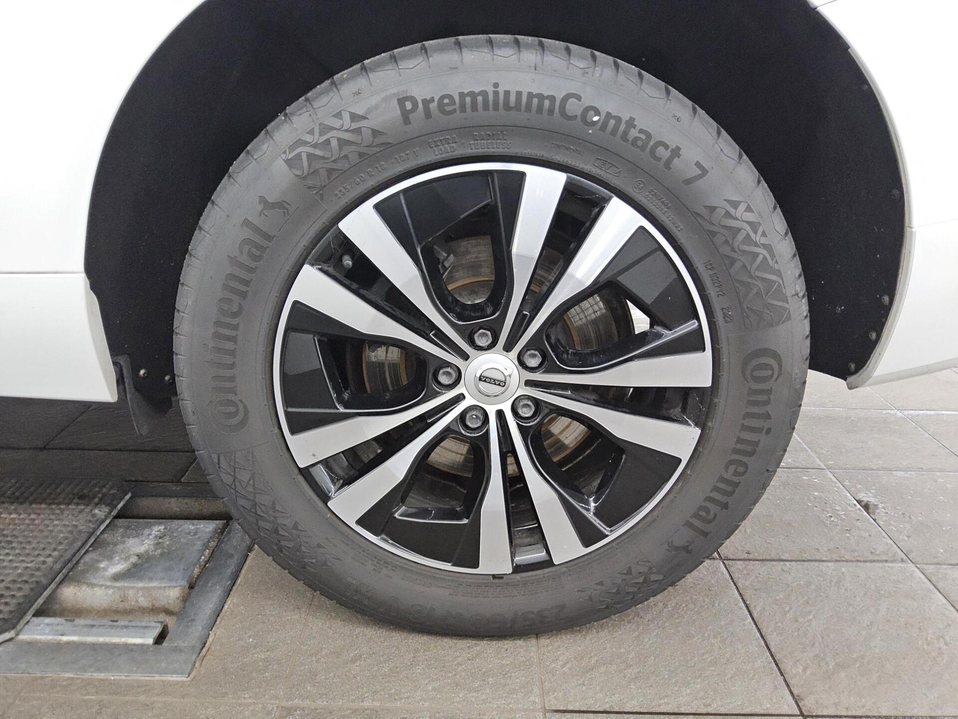 Volvo XC60 B4 D Momentum Pro Navi LED Shz AHK PDC 11