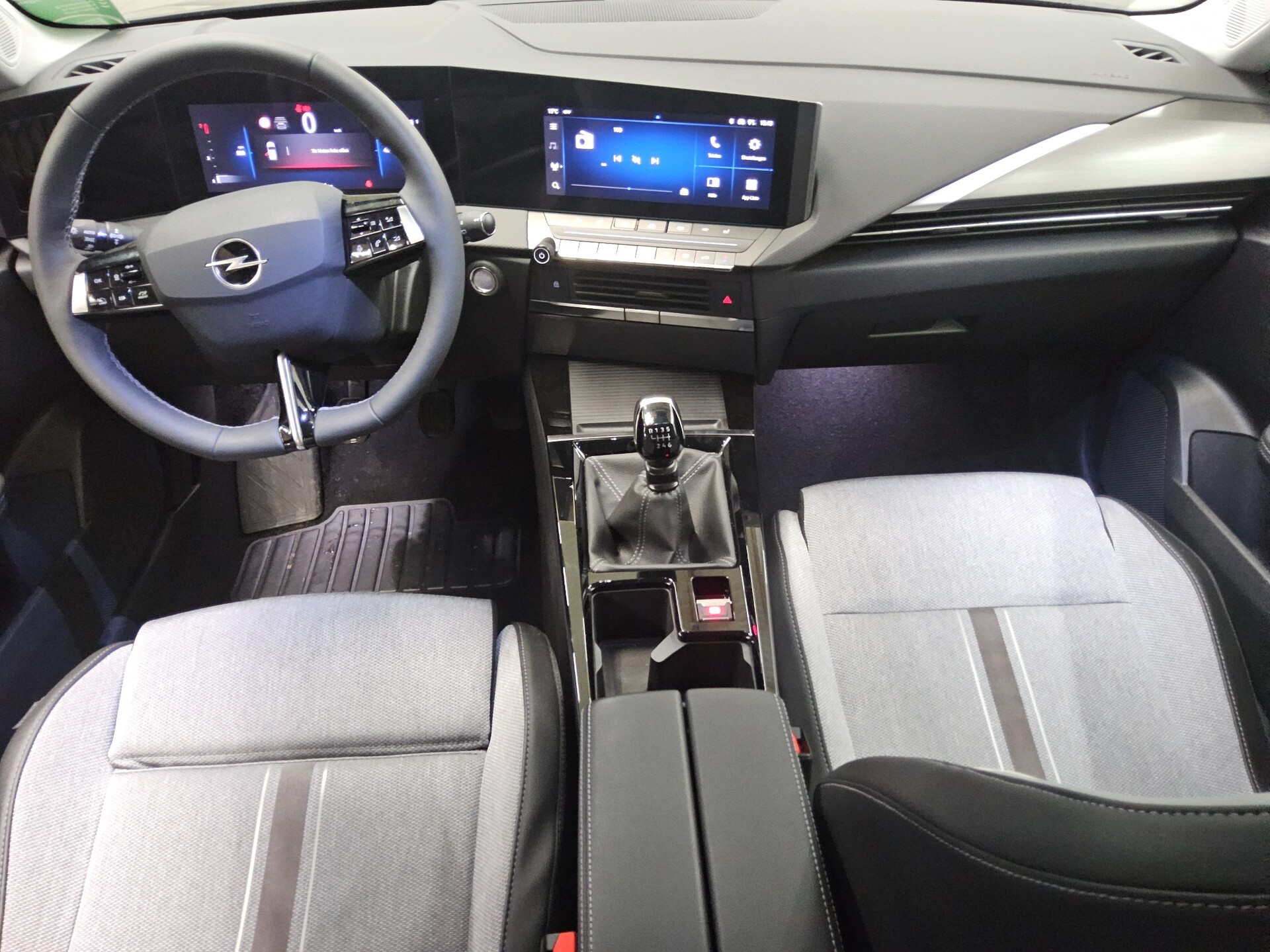 Opel Astra ST 1.2 Turbo Elegance T-Leder LED RfK PDC 5