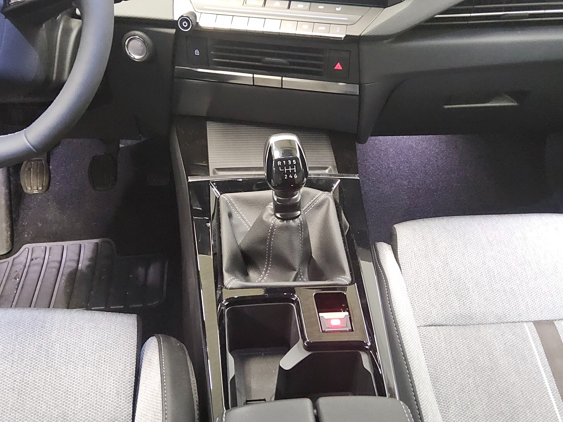 Opel Astra ST 1.2 Turbo Elegance T-Leder LED RfK PDC 6