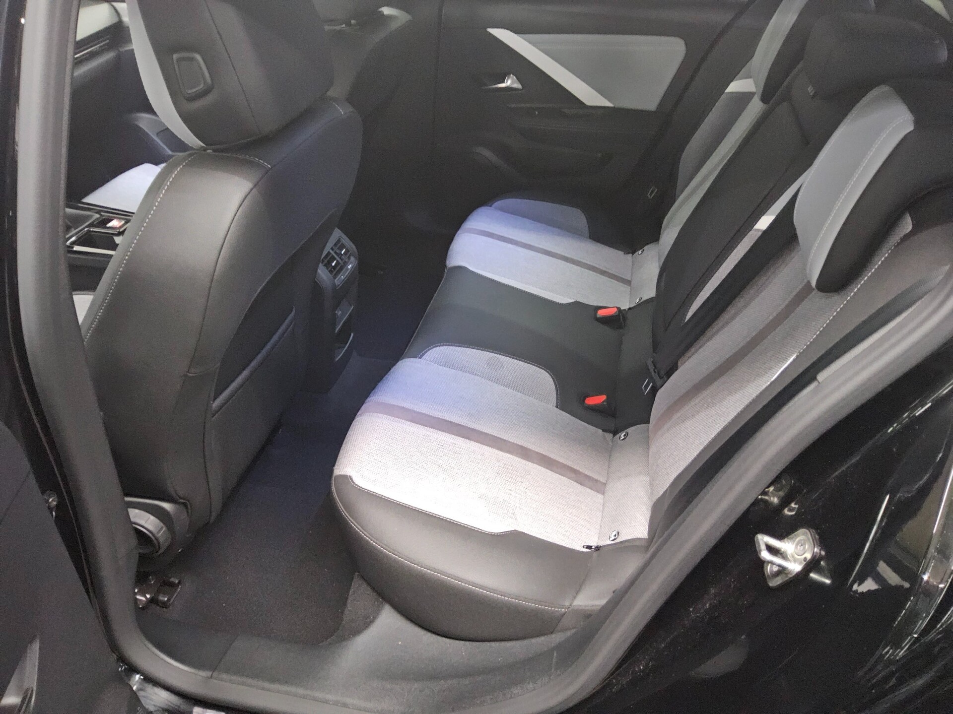 Opel Astra ST 1.2 Turbo Elegance T-Leder LED RfK PDC 13