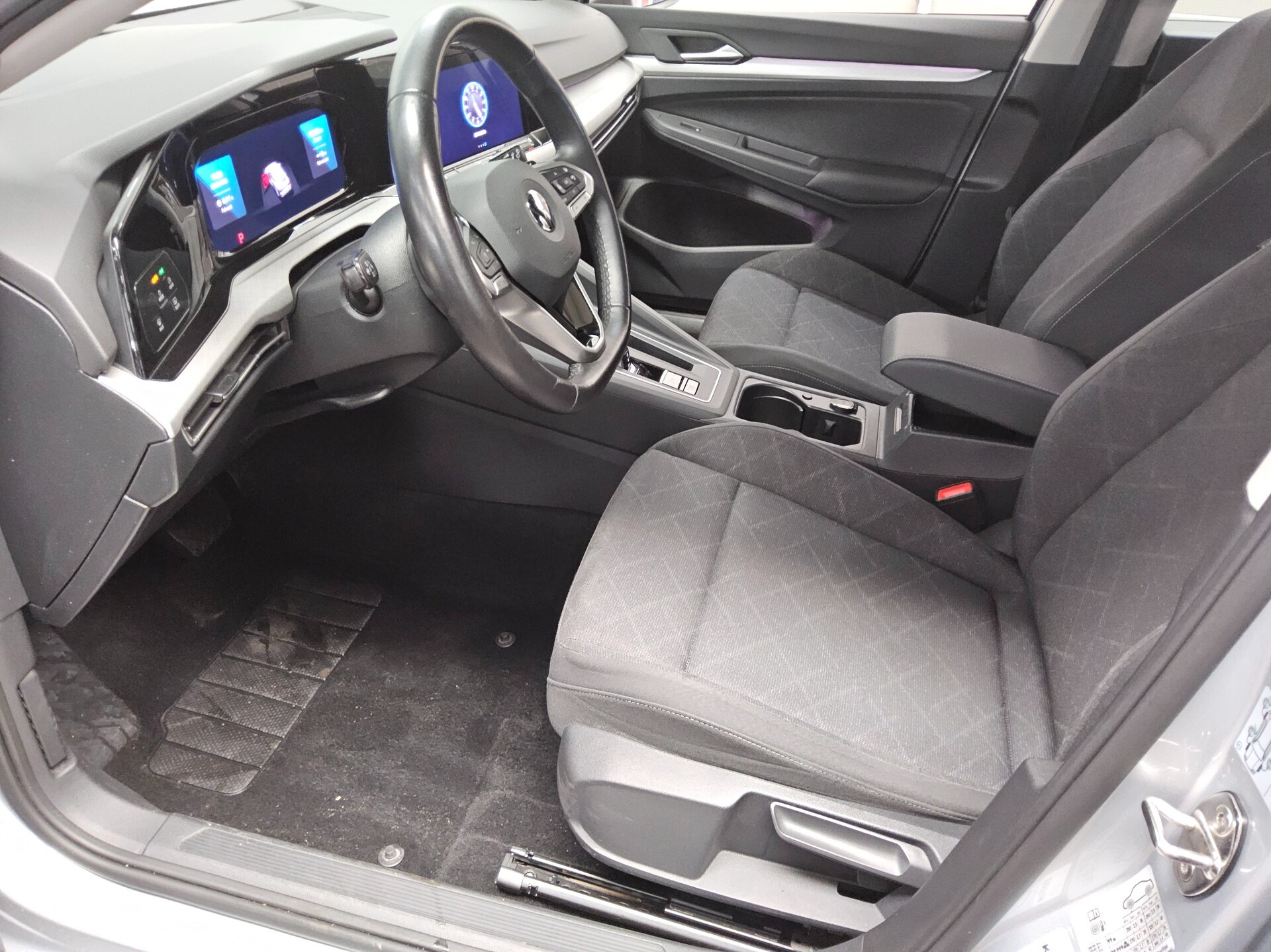 Volkswagen Golf-8 Var. 2.0 TDI Life Navi LED ACC HuD AHK 9