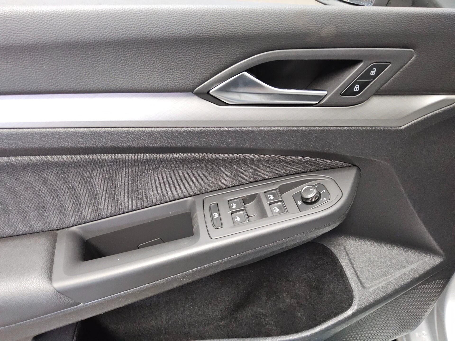 Volkswagen Golf-8 Var. 2.0 TDI Life Navi LED ACC HuD AHK 10