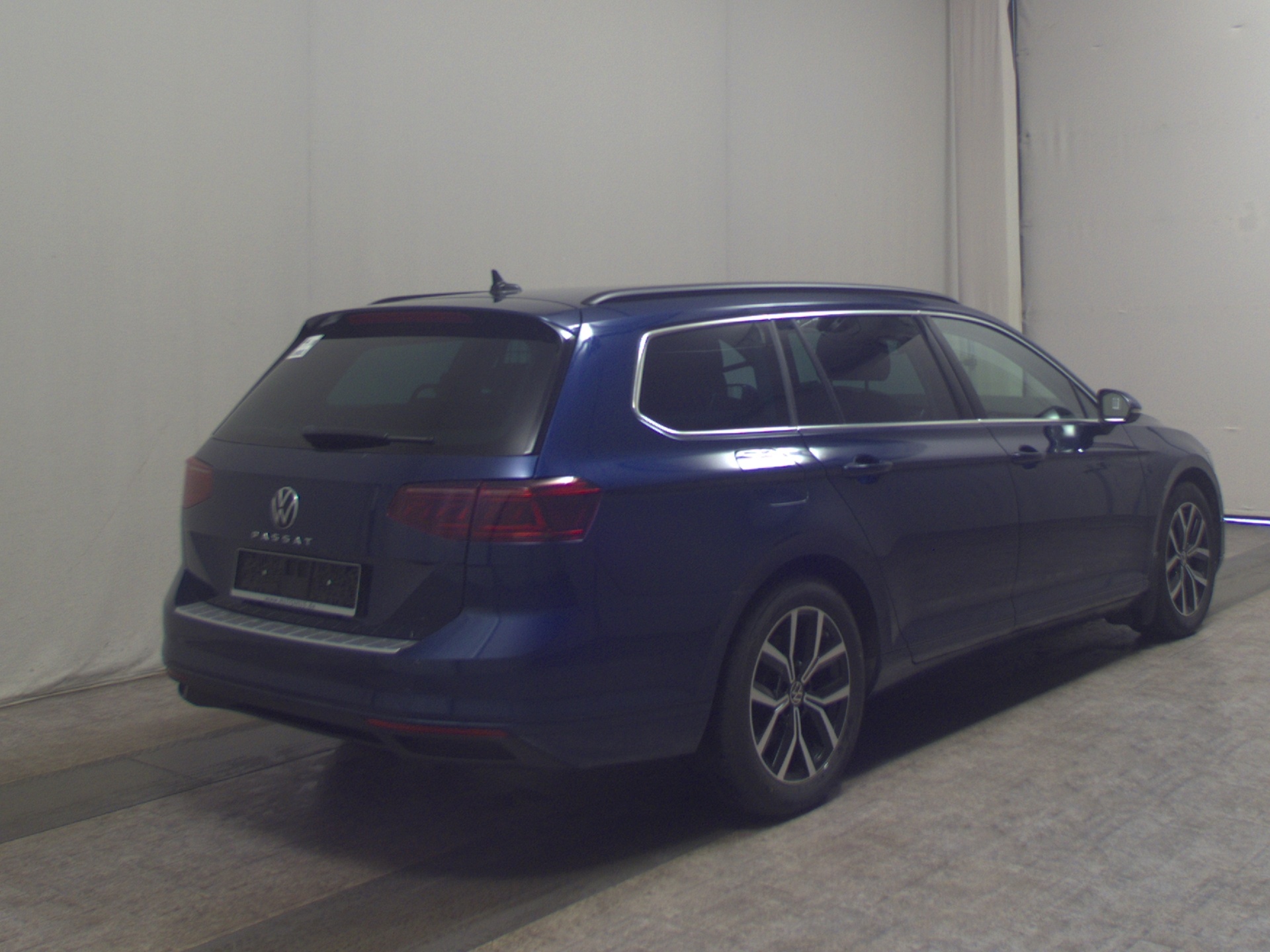 Volkswagen Passat Var. 2.0 TDI Business DCC Matrix StandHzg 4