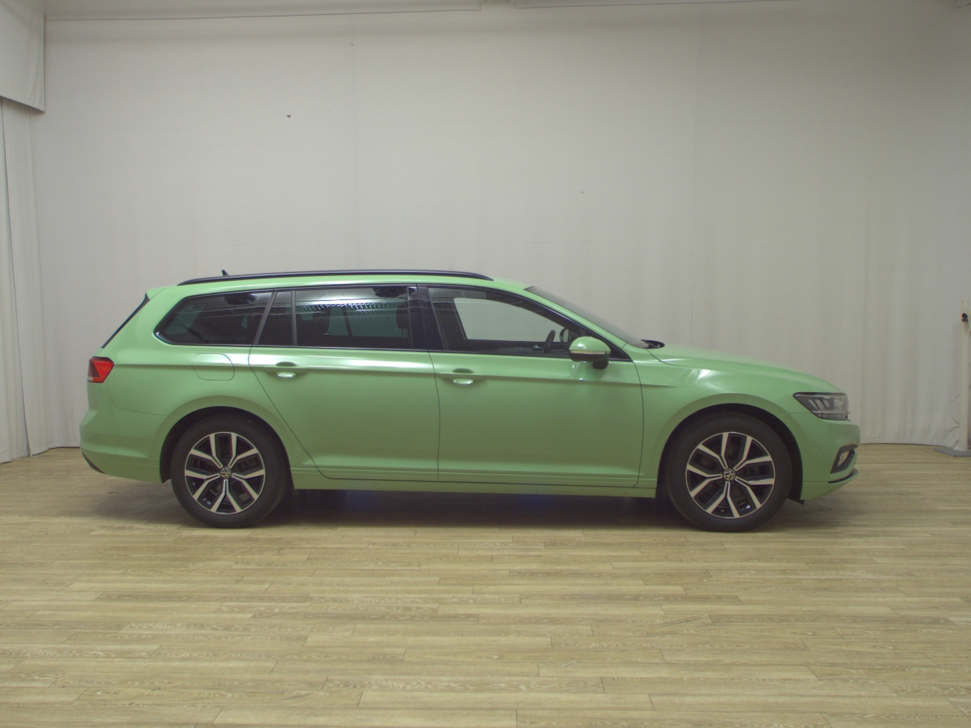 Volkswagen Passat Var. 2.0 TDI 4M Business Navi LED AHK RFK