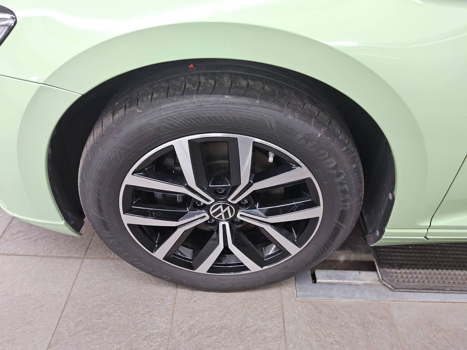 Volkswagen Passat Var. 2.0 TDI 4M Business Navi LED AHK RFK 10