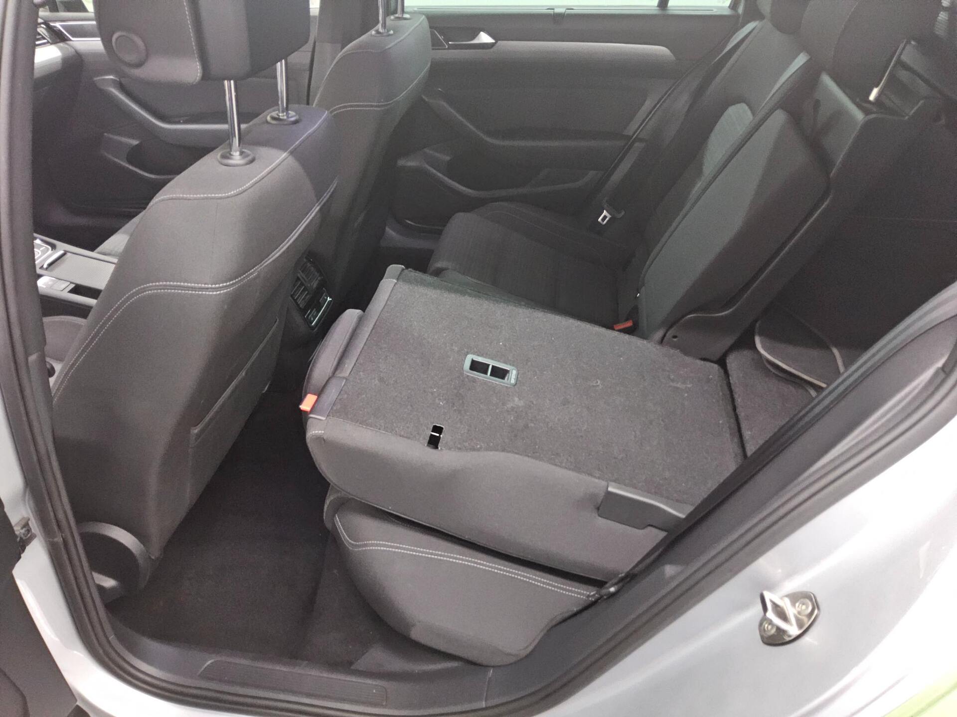 Volkswagen Passat Var. 2.0 TDI 4M Business Navi LED AHK RFK 13