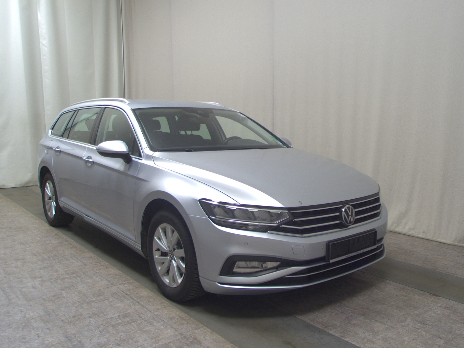 Volkswagen Passat Var. 2.0 TDI Business Navi HuD AHK ACC 3
