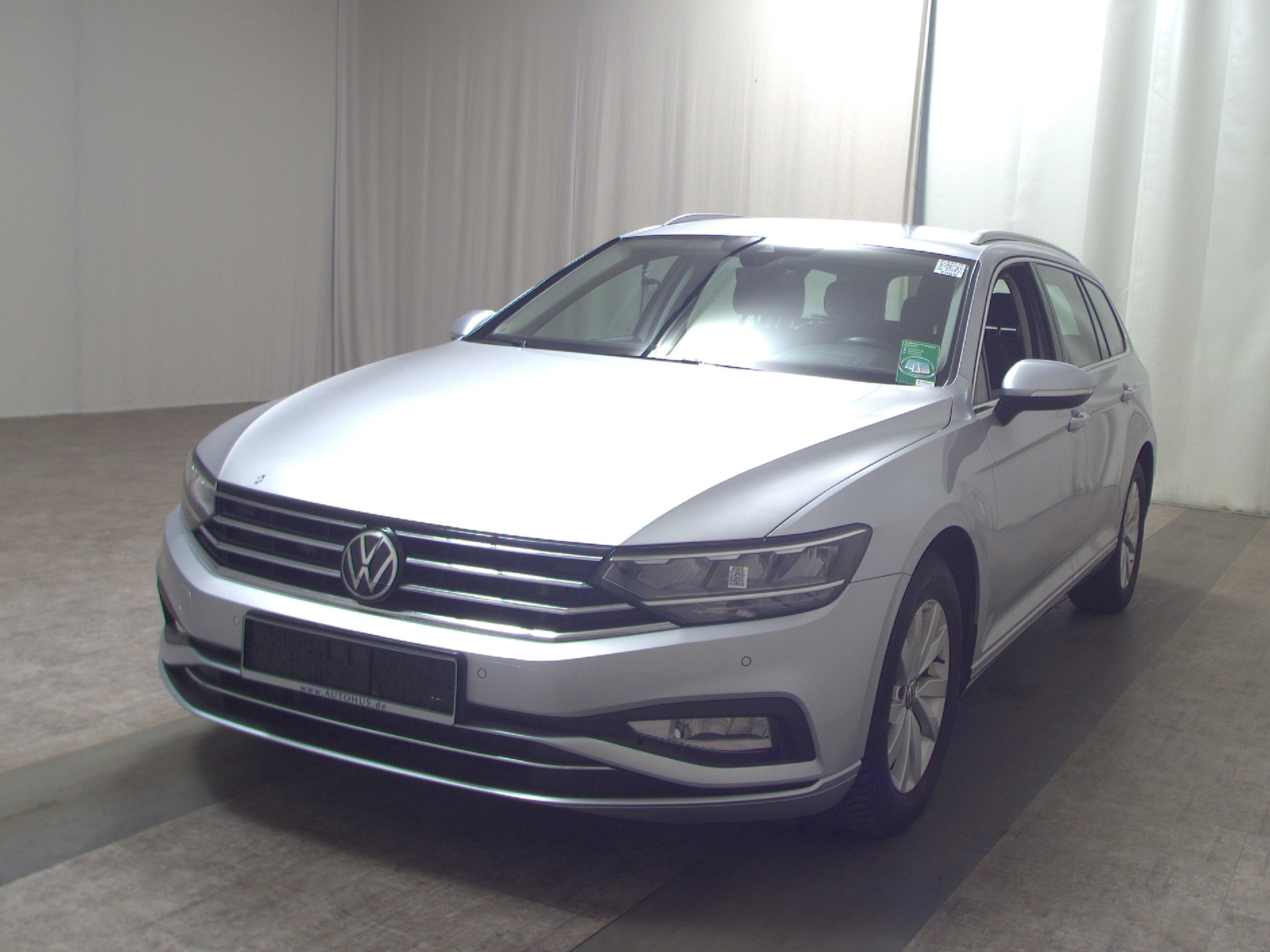 Volkswagen Passat Var. 2.0 TDI Business Navi HuD AHK ACC 2