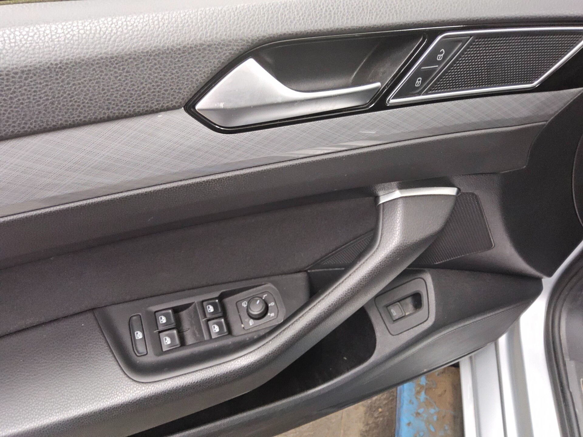 Volkswagen Passat Var. 2.0 TDI Business Navi HuD AHK ACC 9