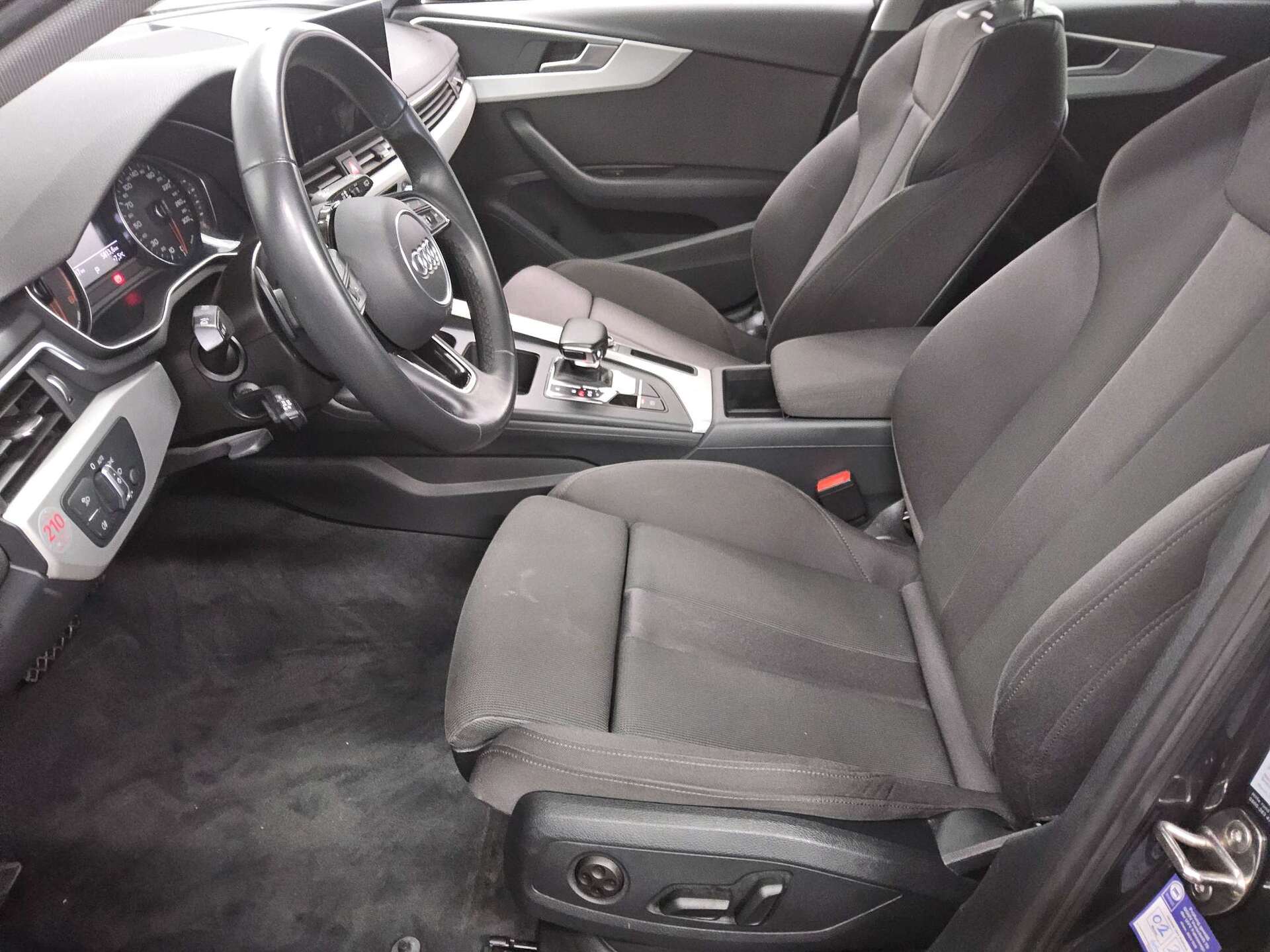 Audi A4 Avant 35 TDI Navi+ LED Sportsitze PDC Tempo 8