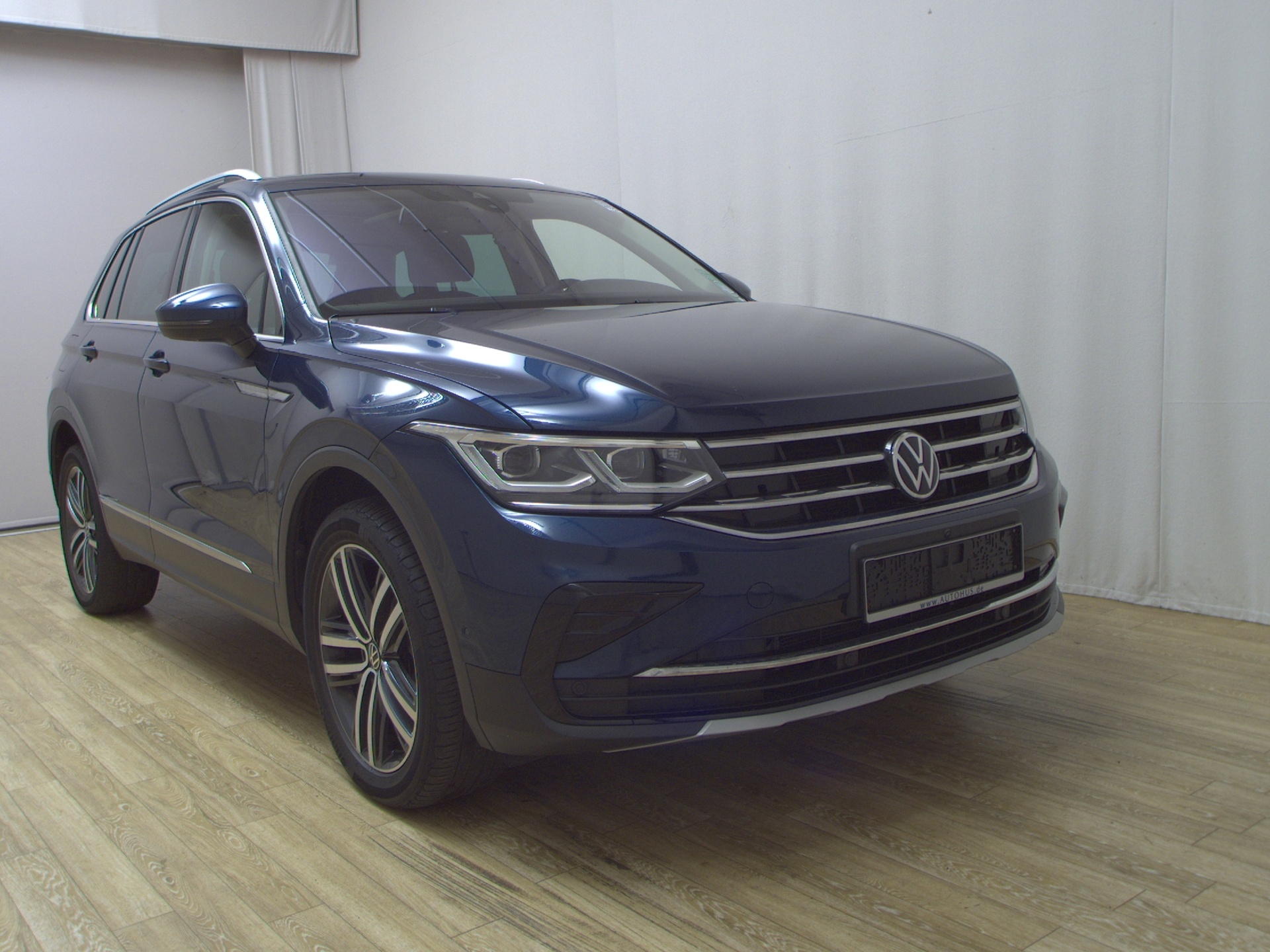 Volkswagen Tiguan 2.0 TDI 4M Elegance Navi AID Matrix Pano 3