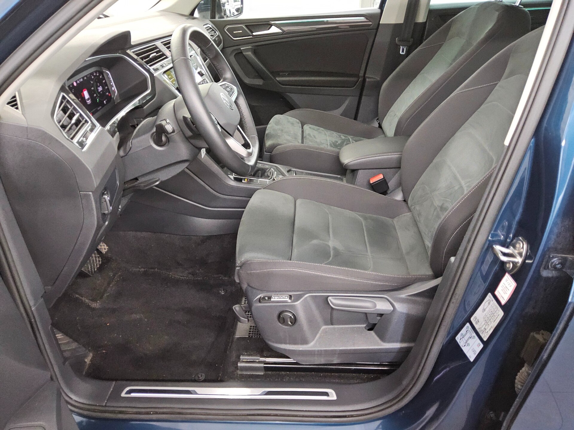 Volkswagen Tiguan 2.0 TDI 4M Elegance Navi AID Matrix Pano 9