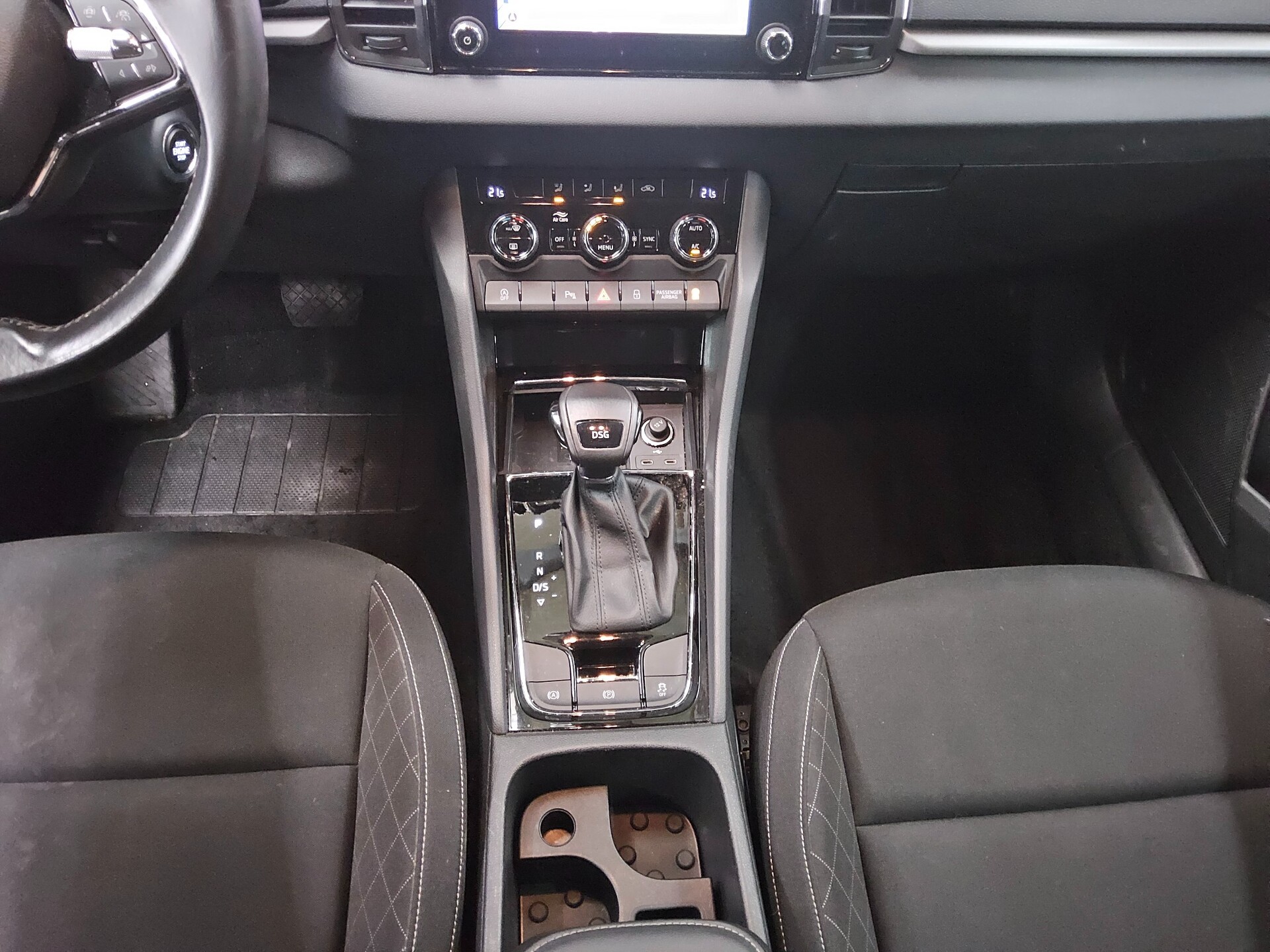 Skoda Karoq 2.0 TDI Ambition Navi LED ACC PDC 6