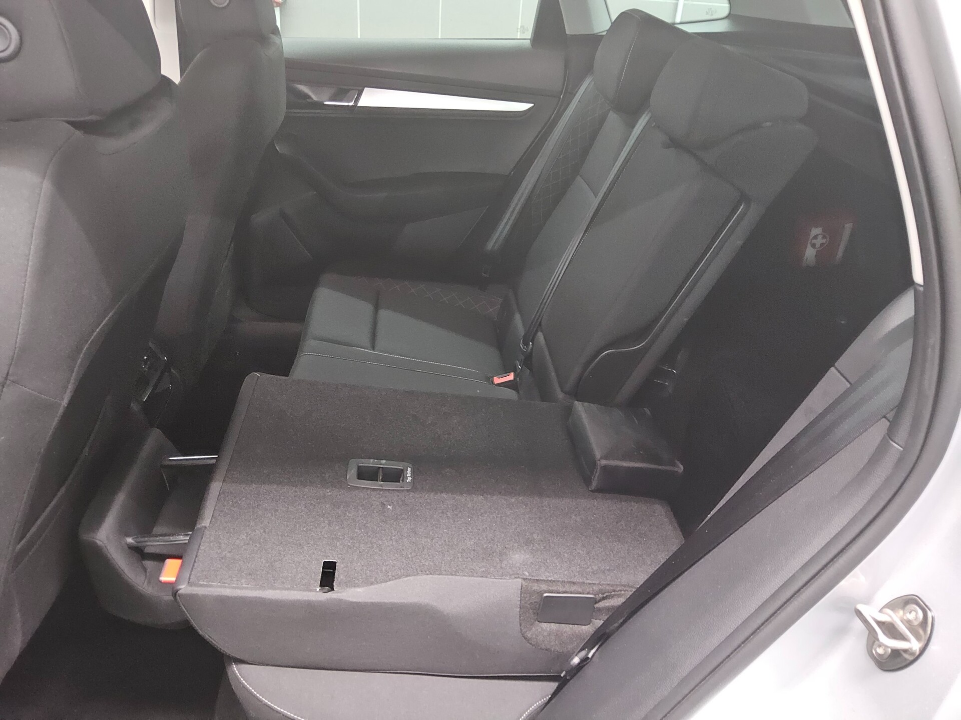 Skoda Karoq 2.0 TDI Ambition Navi LED ACC PDC 12