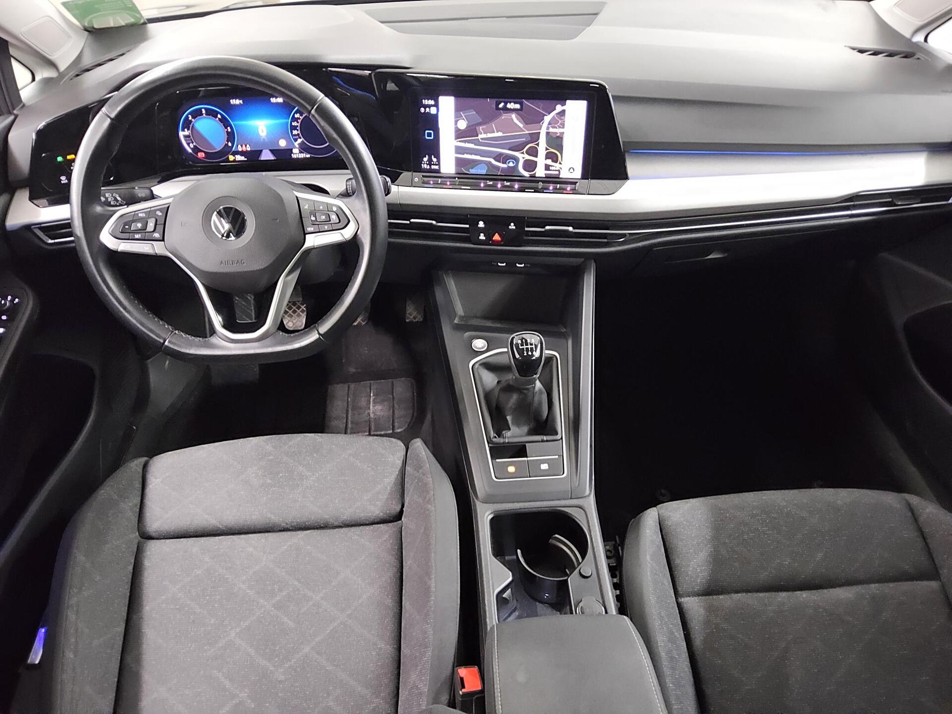 Volkswagen Golf-8 Var. 2.0 TDI Life Navi DC LED 5