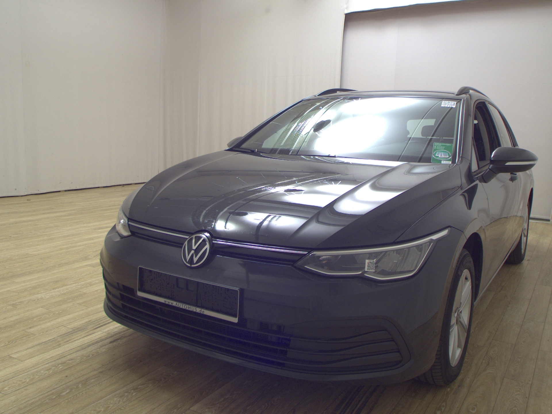 Volkswagen Golf-8 Var. 2.0 TDI Life Navi DC LED 2