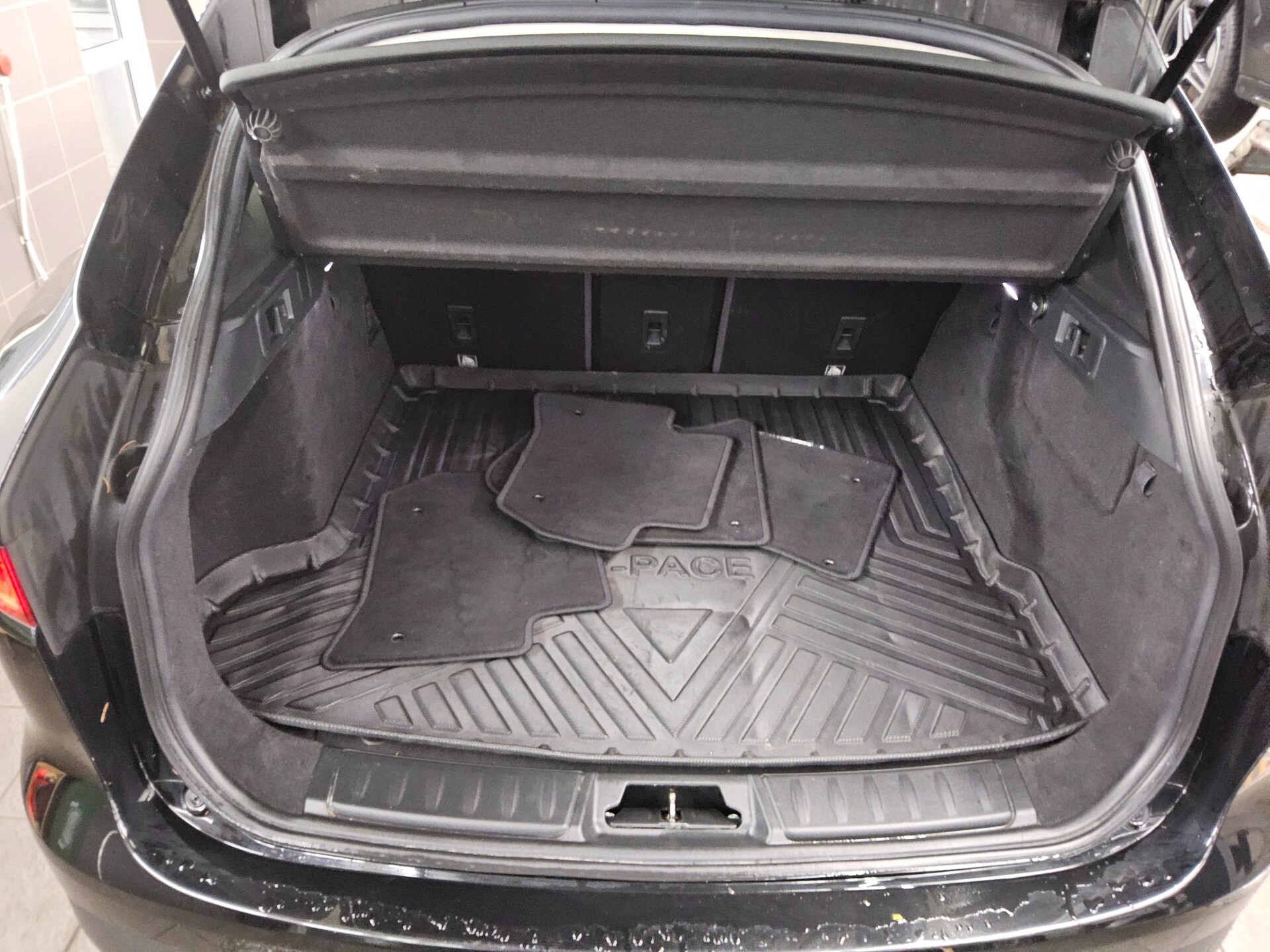 Jaguar F-Pace 30D AWD Leder Navi Xenon HuD RfK Sound 12