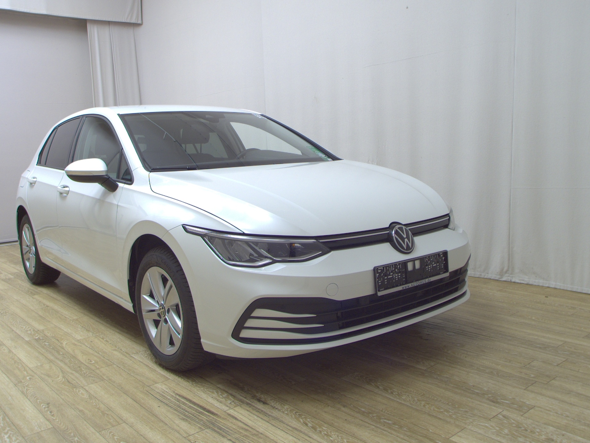 Volkswagen Golf-8 2.0 TDI Life Navi LED AID Kamera ACC SHZ 3