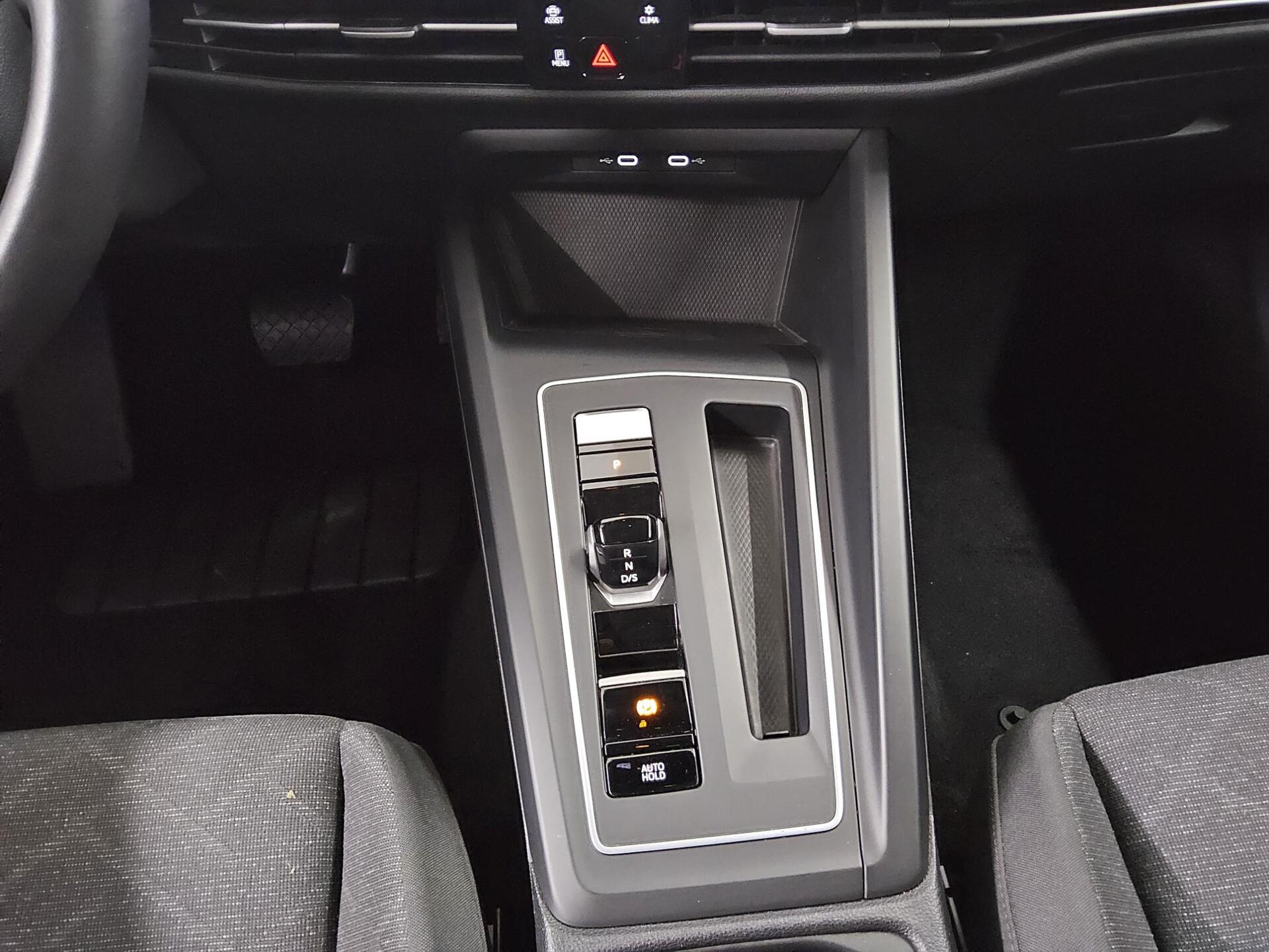 Volkswagen Golf-8 2.0 TDI Life Navi LED AID Kamera ACC SHZ 6