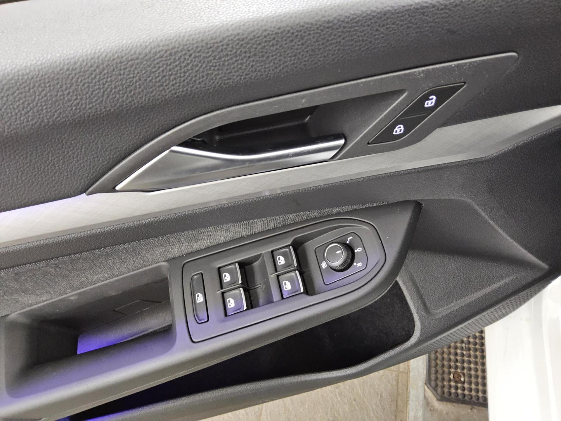 Volkswagen Golf-8 2.0 TDI Life Navi LED AID Kamera ACC SHZ 10