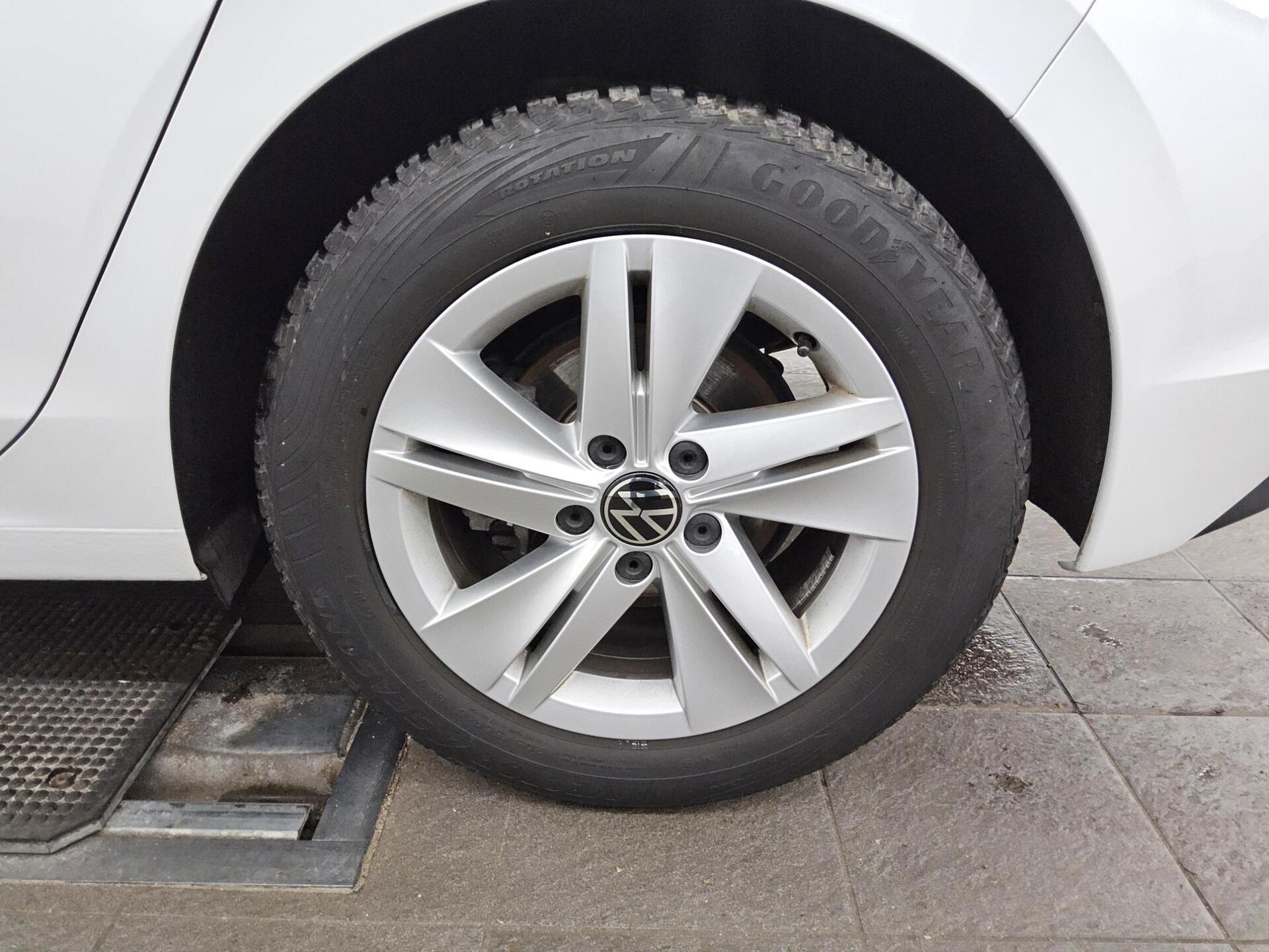 Volkswagen Golf-8 2.0 TDI Life Navi LED AID Kamera ACC SHZ 11