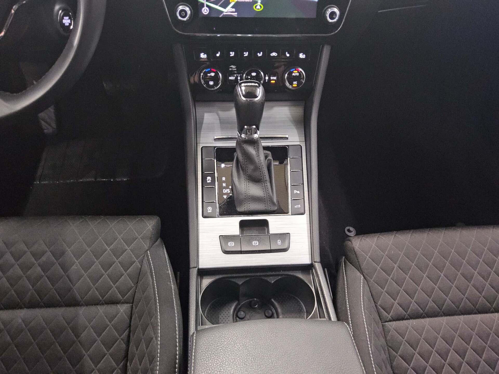 Skoda Superb Kombi 2.0 TDI Ambition Navi LED AID ACC 6