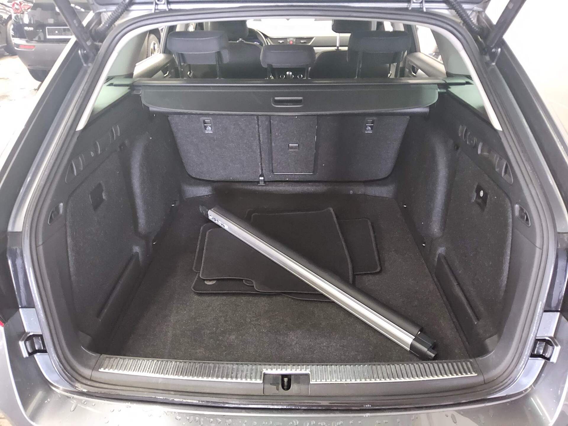 Skoda Superb Kombi 2.0 TDI Ambition Navi LED AID ACC 12