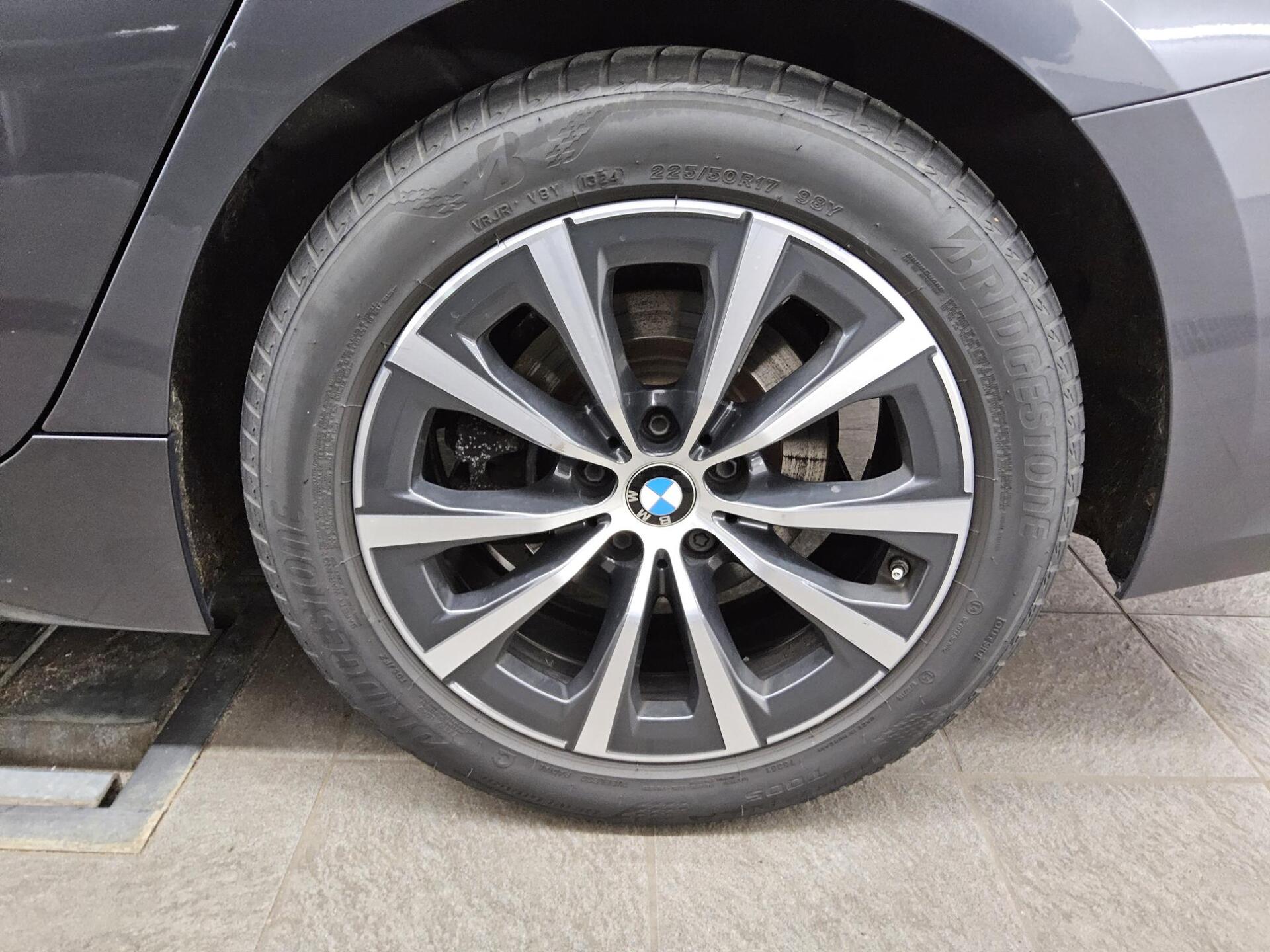 BMW 318dA Touring Sport-Line T-Leder Navi LED LC Pro 11